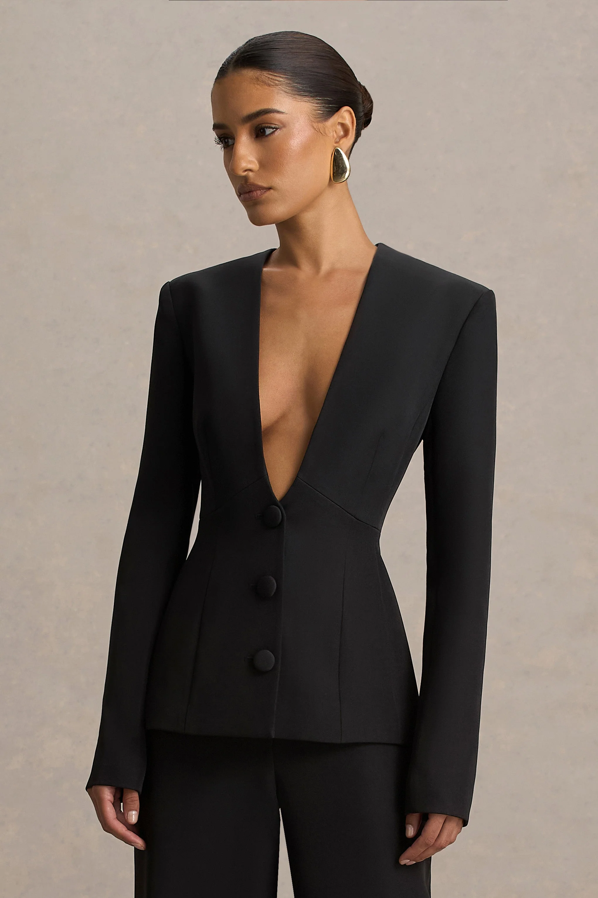 Rosalina | Schwarzer Blazer mit tiefem Ausschnitt und Taillierung - Image 4