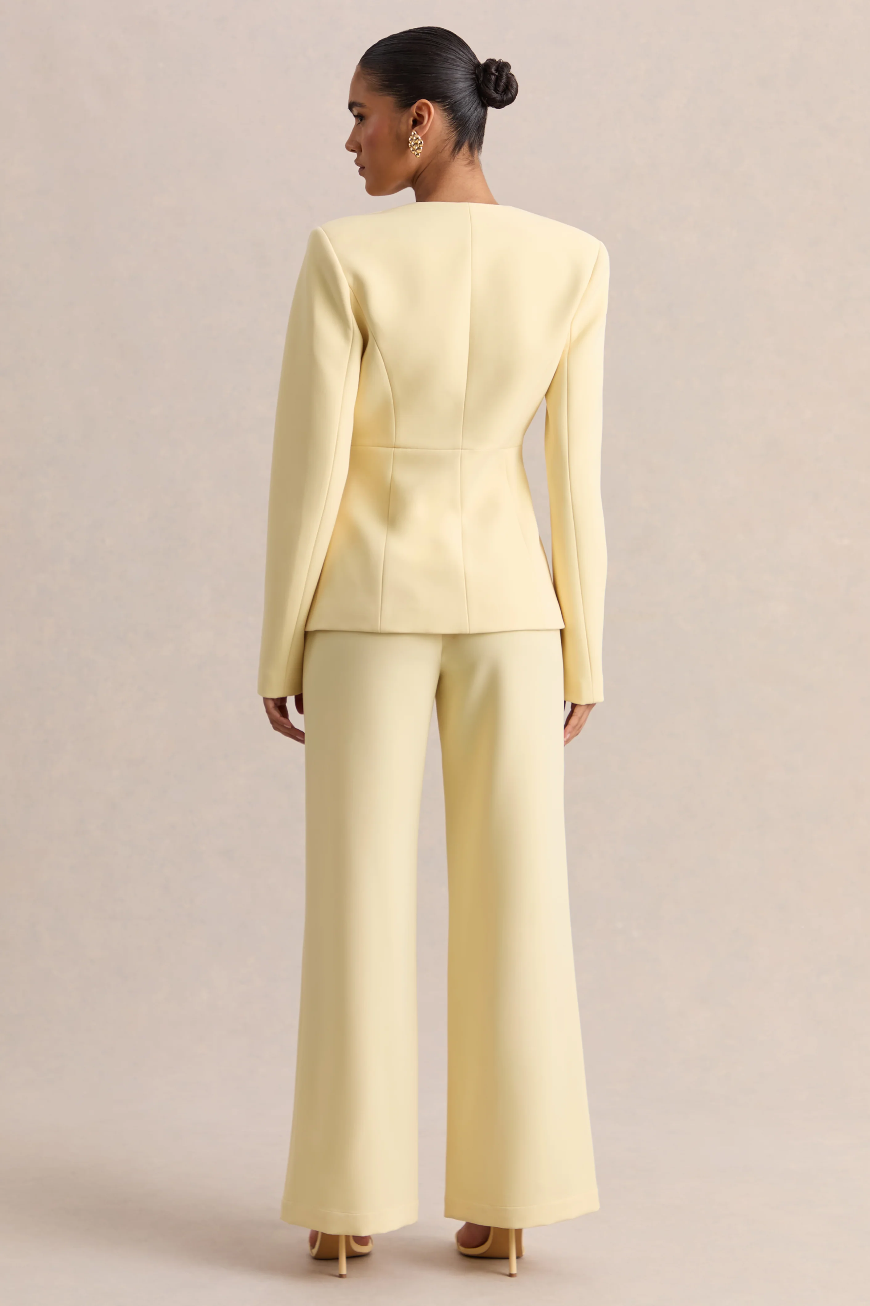 Rosalina | Zitronengelber taillierter Blazer mit tiefem Ausschnitt - Image 3