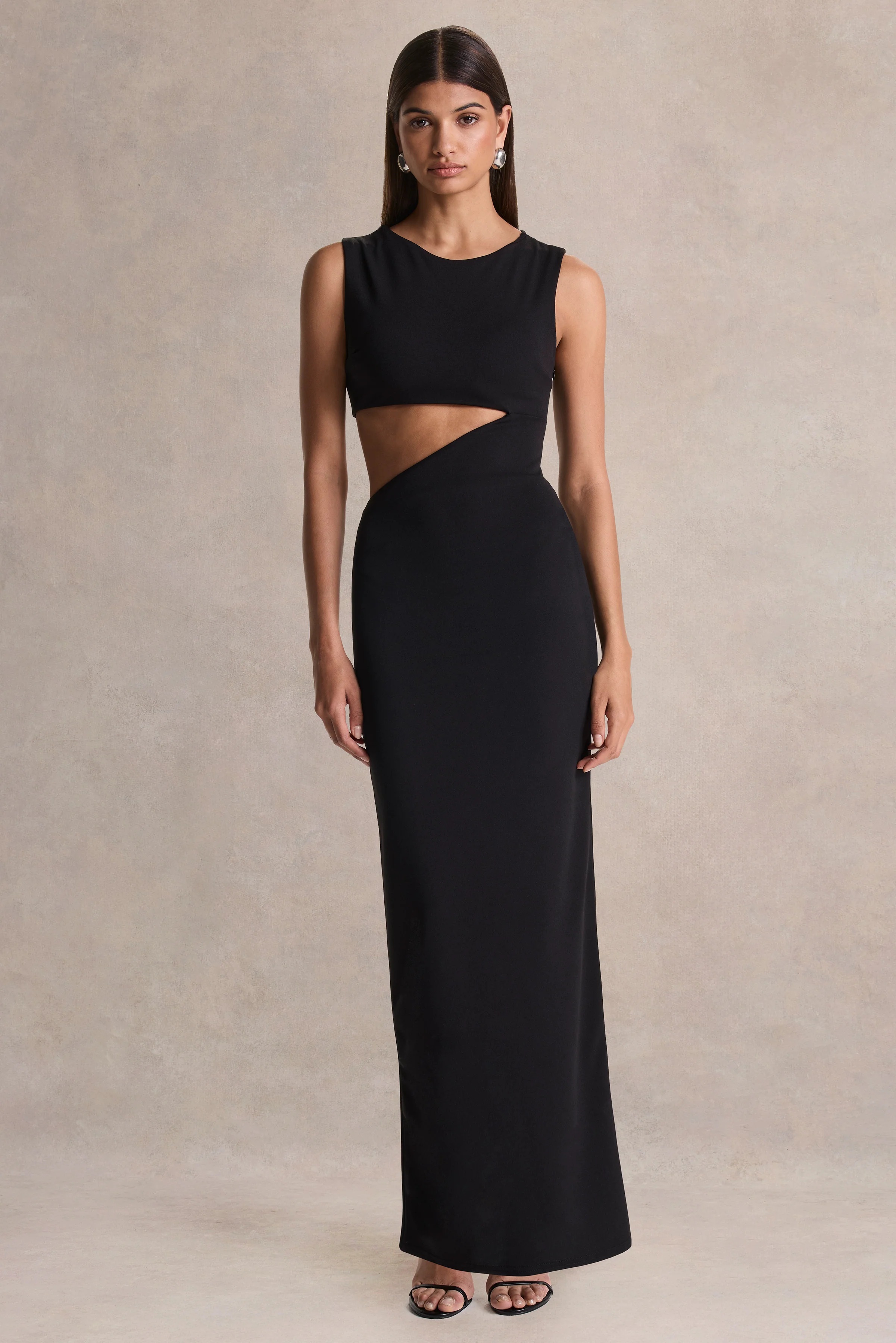 Roseth | Schwarzes Maxikleid mit hohem Ausschnitt und abnehmbarer Cape - Image 3
