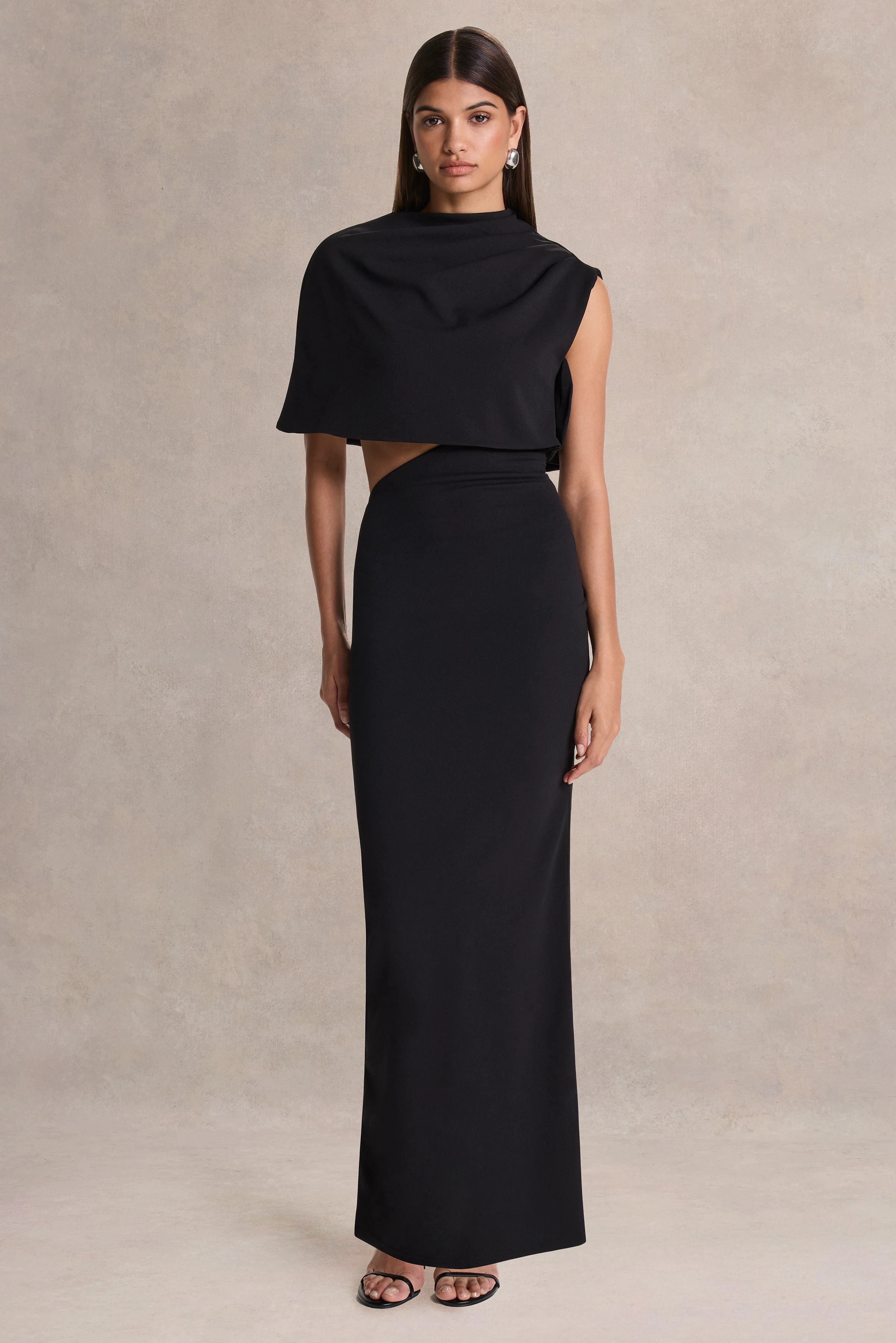 Roseth | Schwarzes Maxikleid mit hohem Ausschnitt und abnehmbarer Cape - Image 6