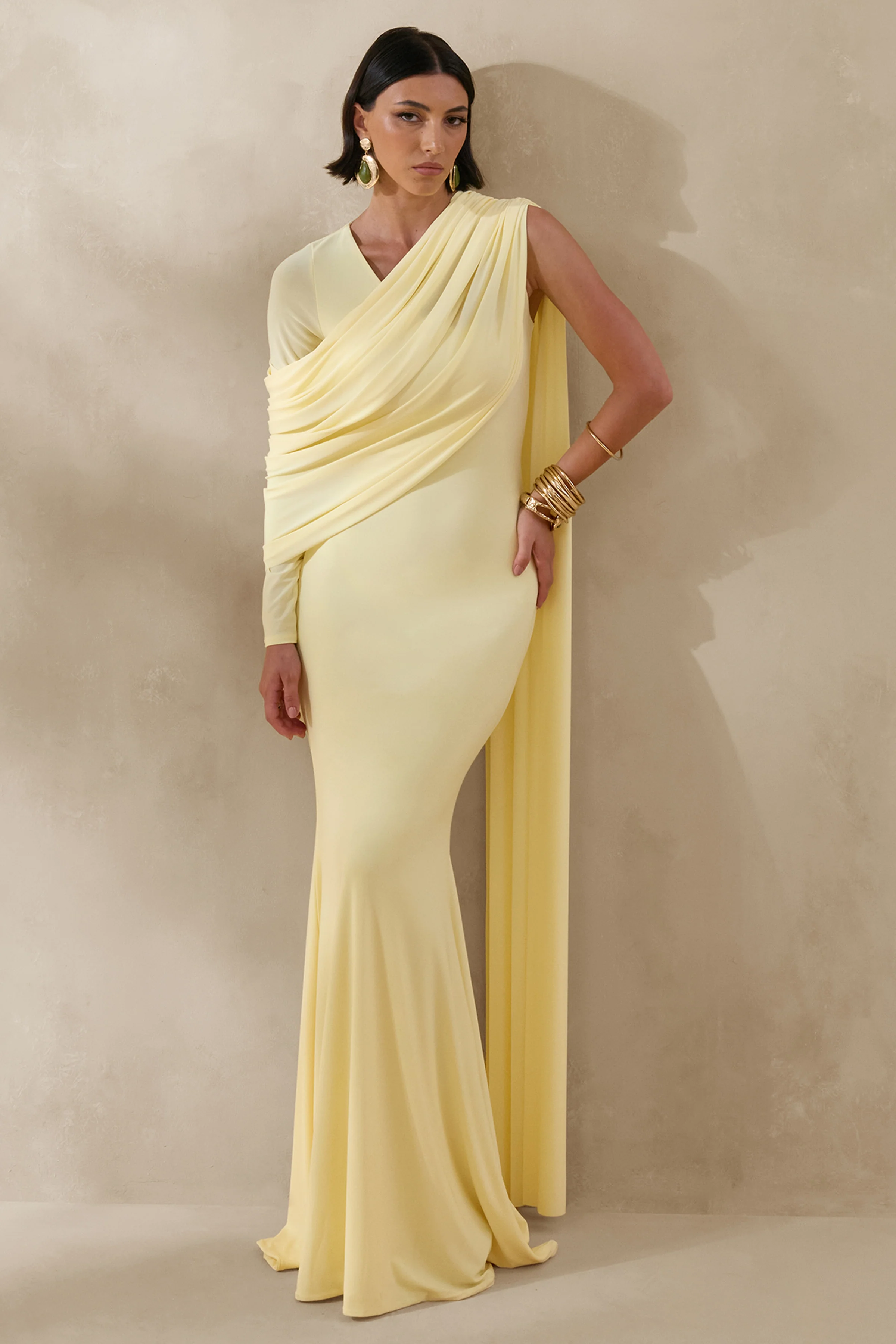 Rubelle | Zitronengelbes Maxikleid mit asymmetrischem Ausschnitt und drapierten Details - Image 4