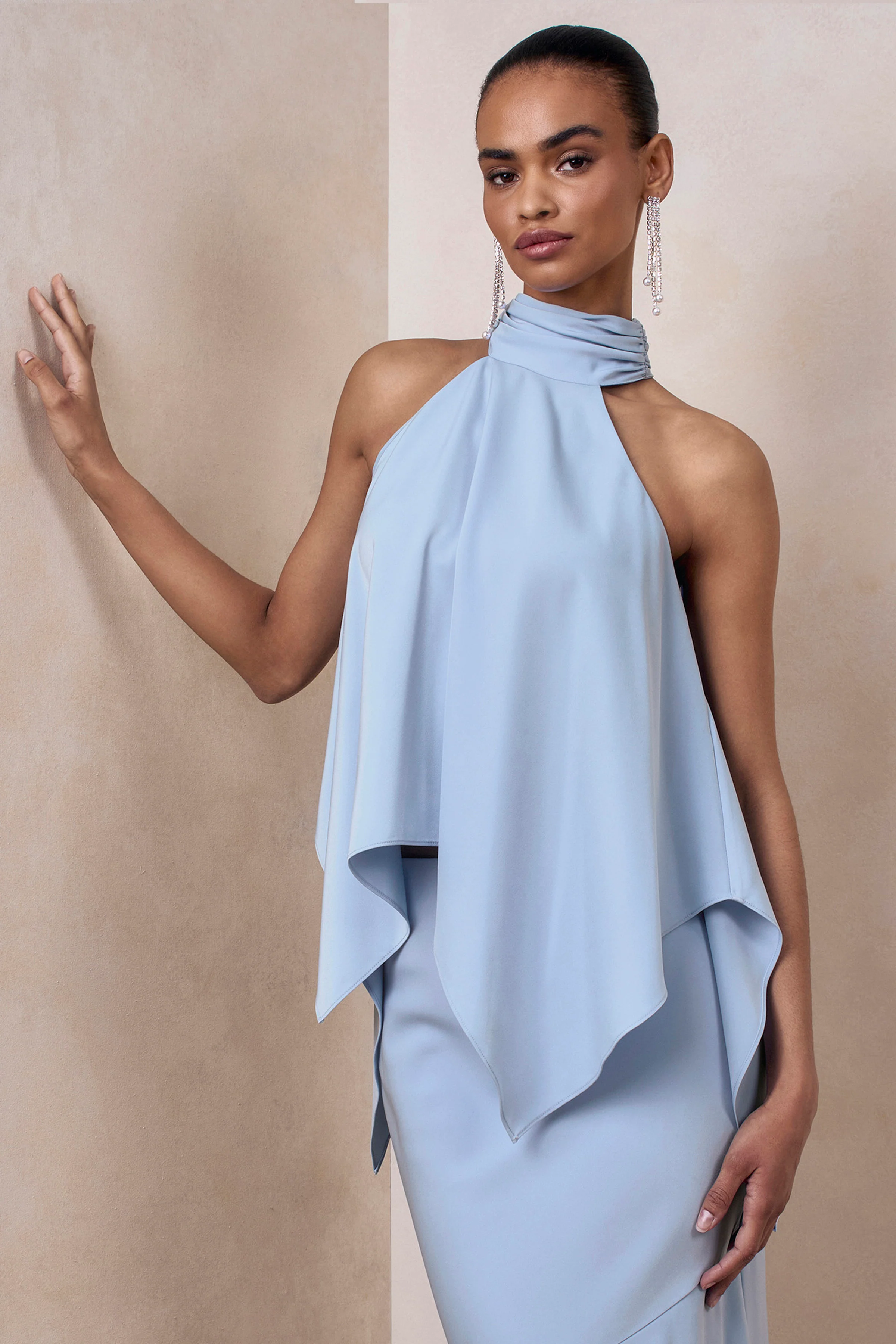 Sancelle | Puderblaues Halterneck Oberteil aus mattem Satin