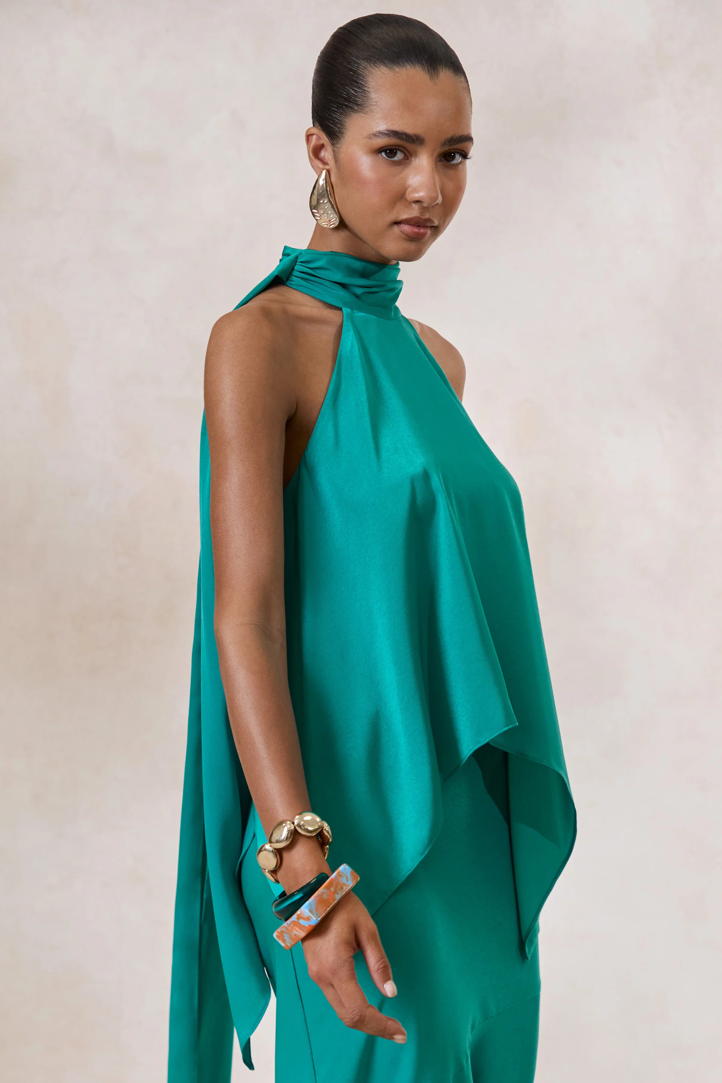 Sarina | Tealfarbenes Oberteil aus Satin mit Neckholder-Ausschnitt - Image 5