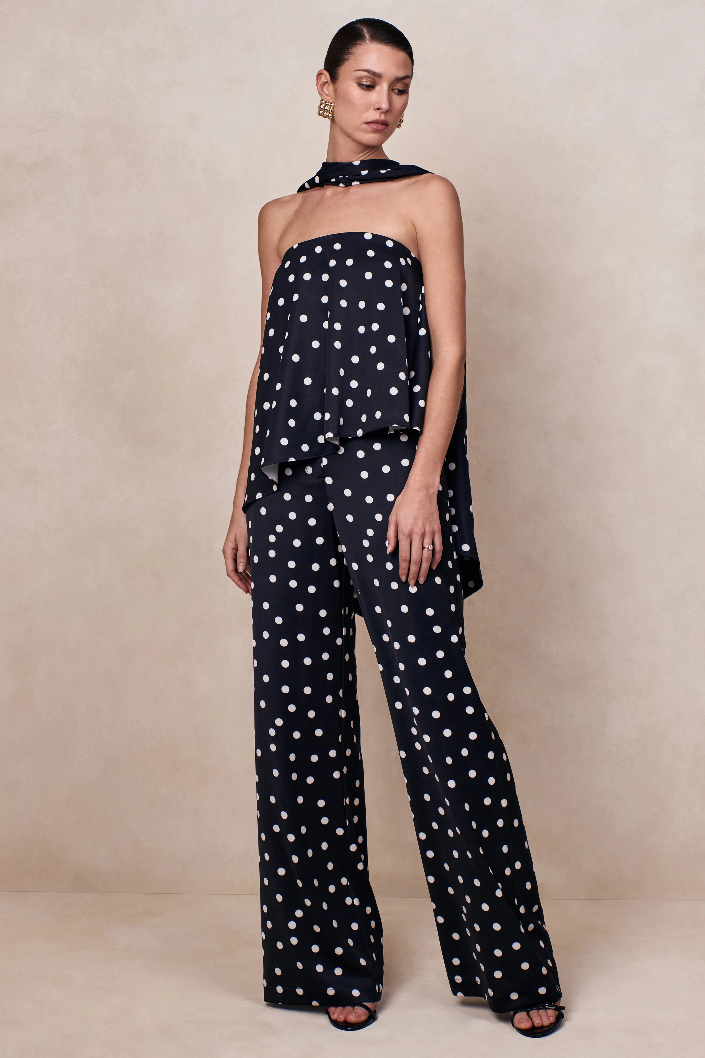 Seloria | Schwarz-weiße Satin-Hose mit Punkten und weitem Bein - Image 5