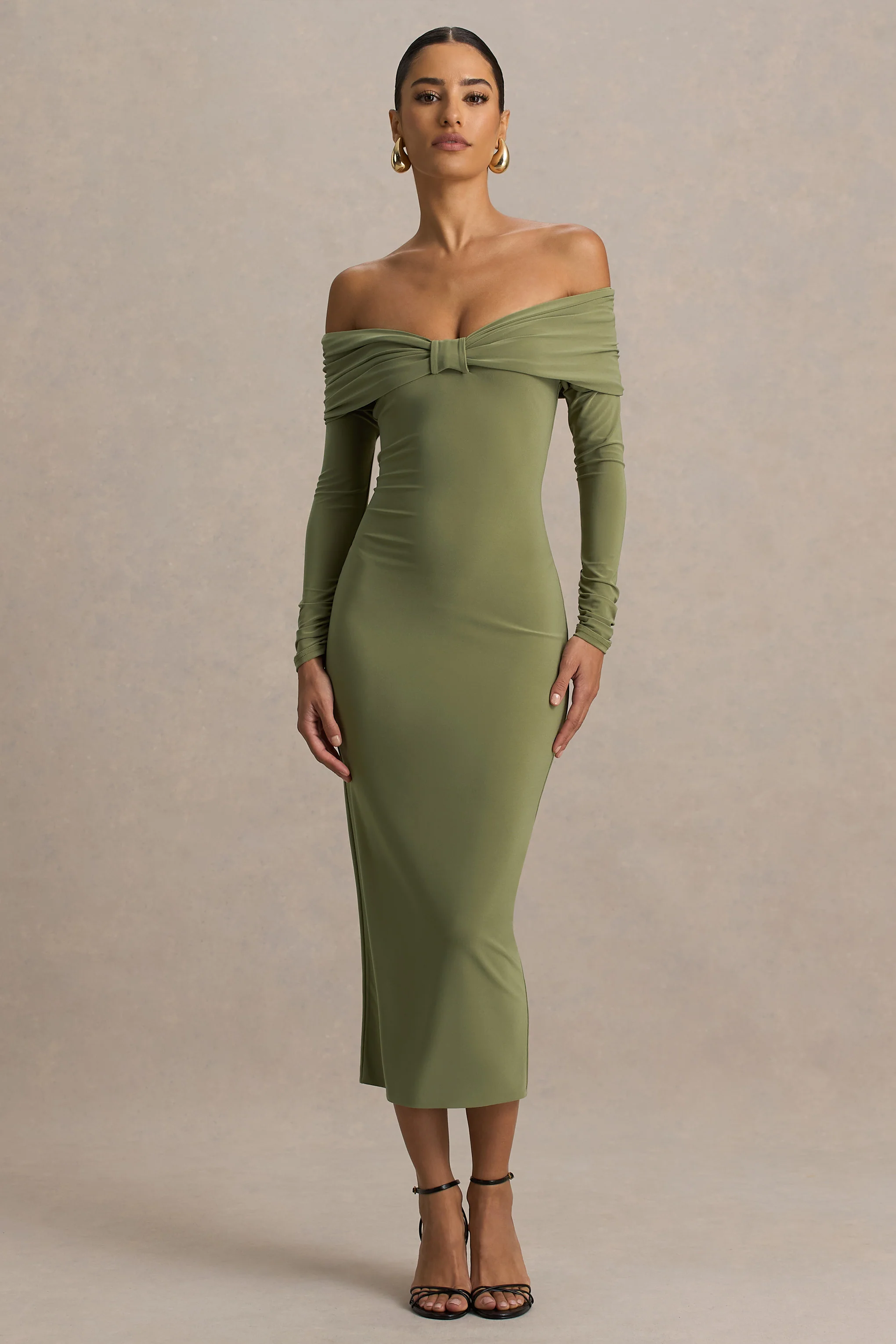 Spark | Olivgrünes Maxikleid mit Bardot-Ausschnitt und Schleifendetail