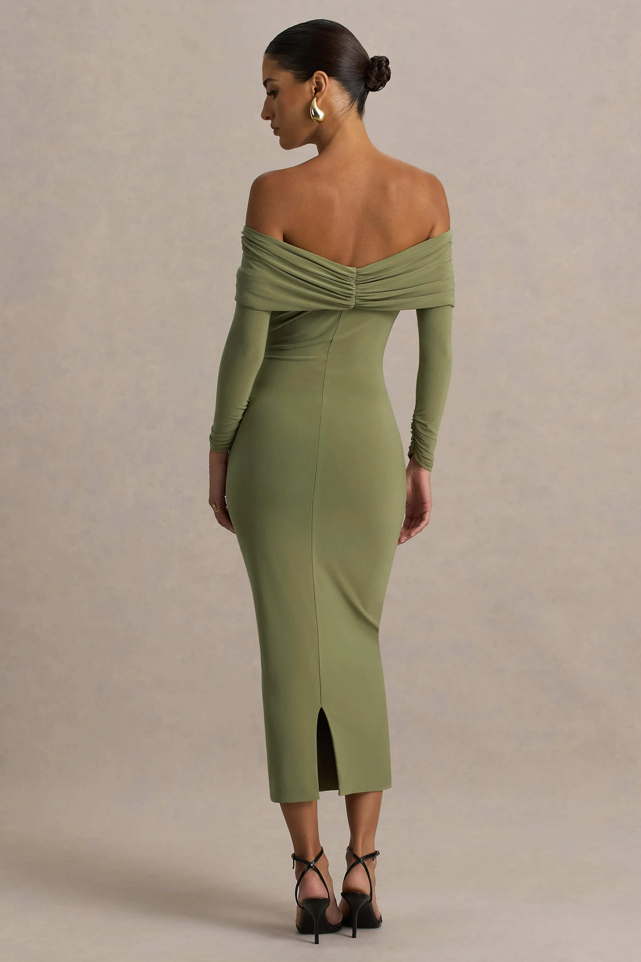 Spark | Olivgrünes Maxikleid mit Bardot-Ausschnitt und Schleifendetail - Image 2