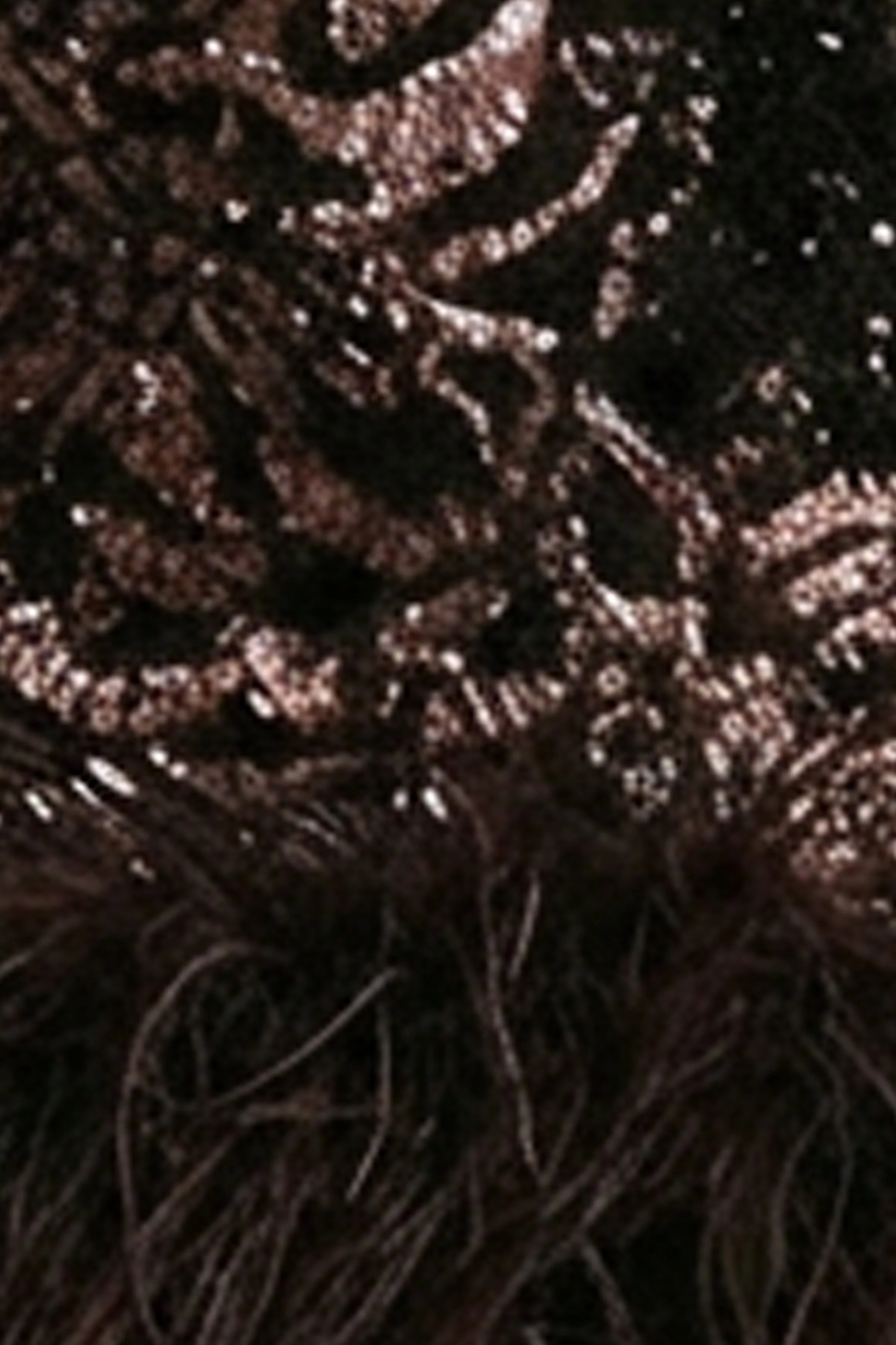 Stardust | Braunes Pailletten-Samt-Minikleid mit Rundhalsausschnitt und Federbesatz - Image 6