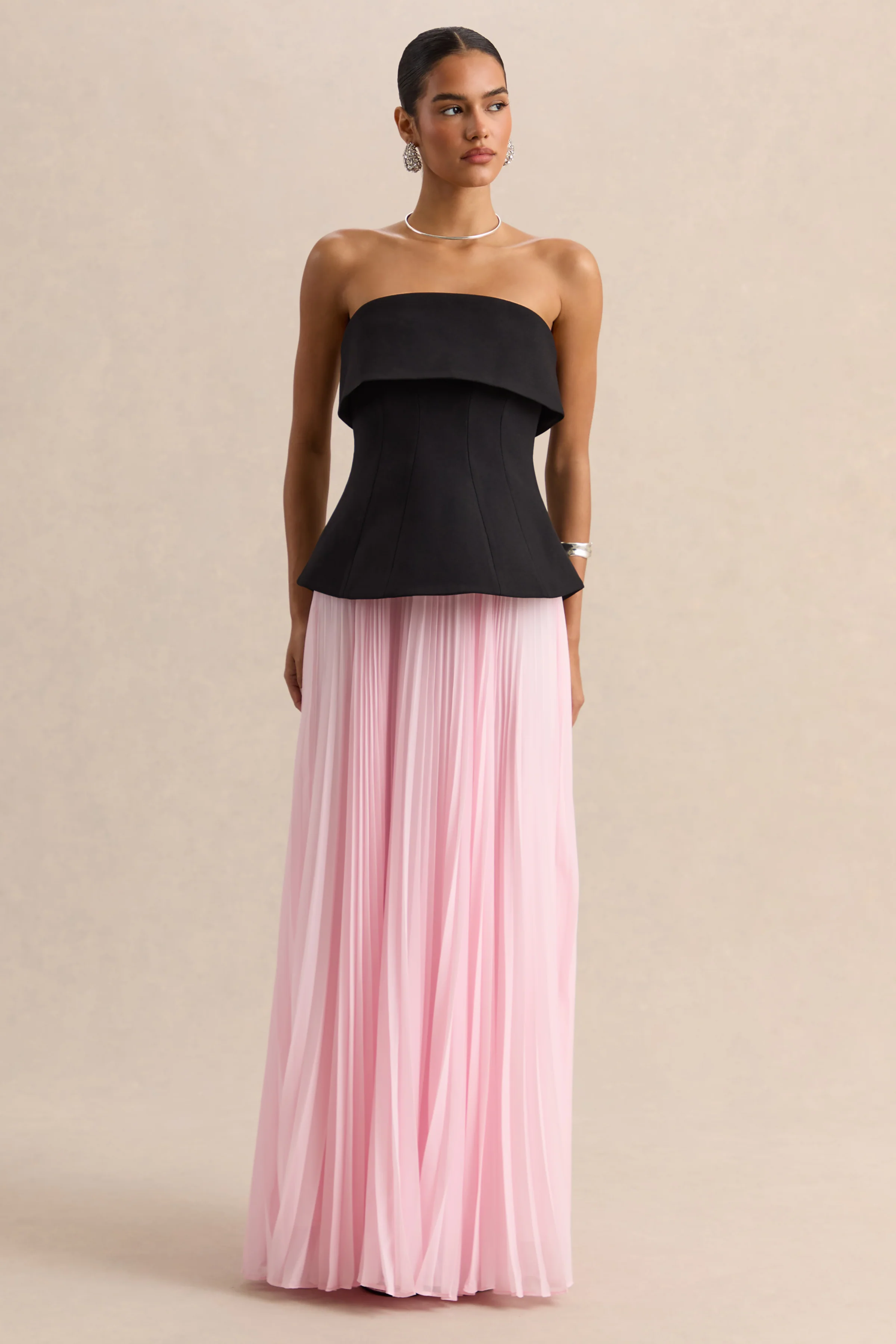 Stellara | Schwarz-rosa Bandeau Maxikleid mit Korsett-Oberteil und transparentem Rock - Image 5