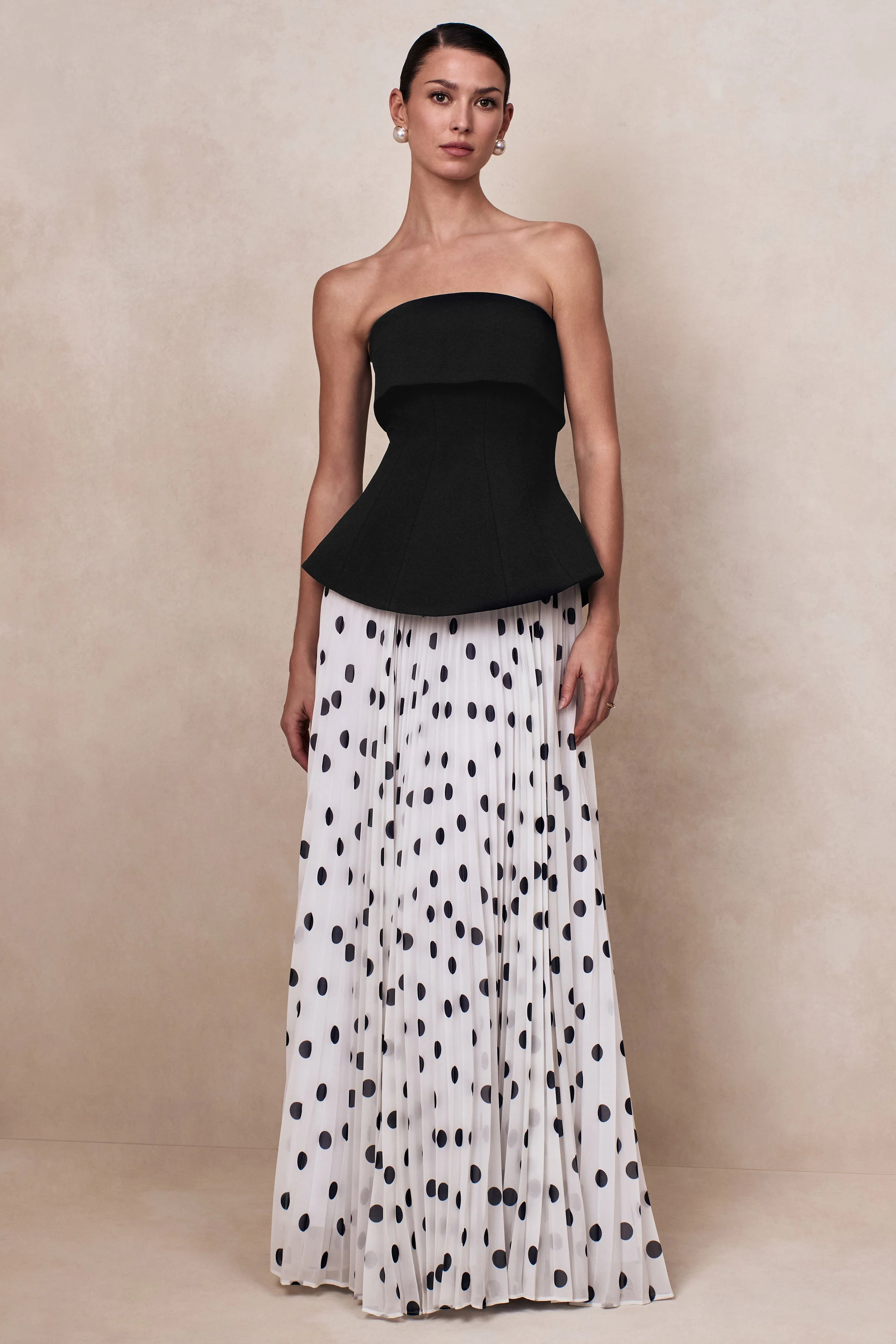 Stellara | Schwarz-weißes Bandeau Maxikleid mit Korsett-Oberteil und transparentem Polka-Dot-Rock - Image 2