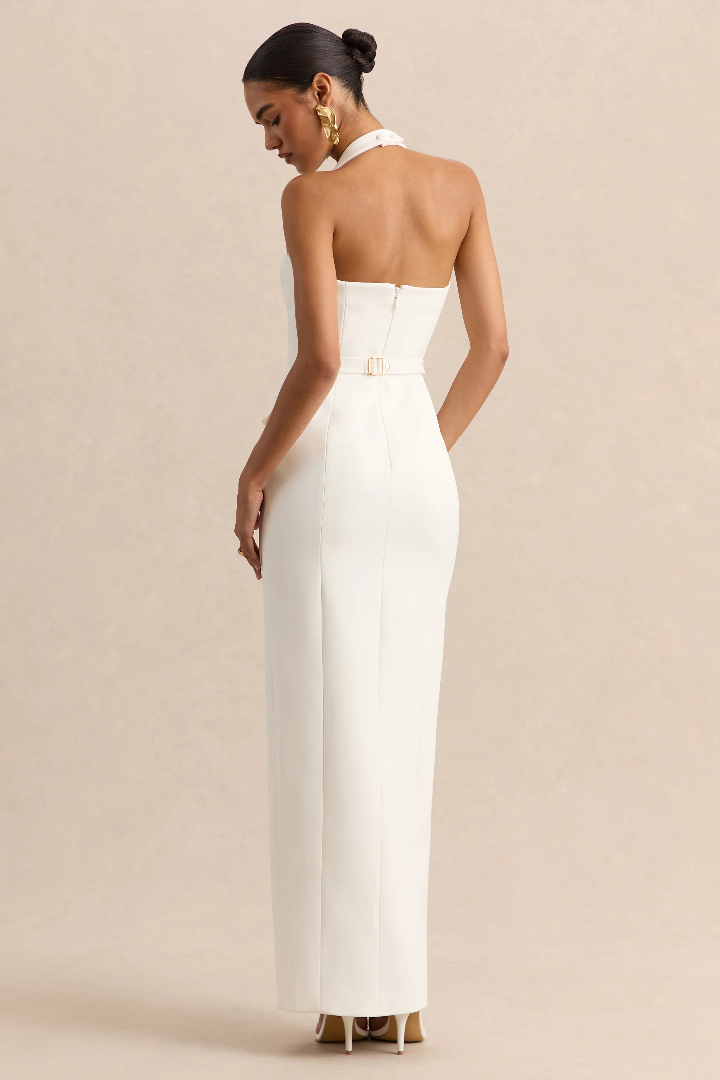Steph | Weißes tailliertes Halterneck Maxikleid - Image 2