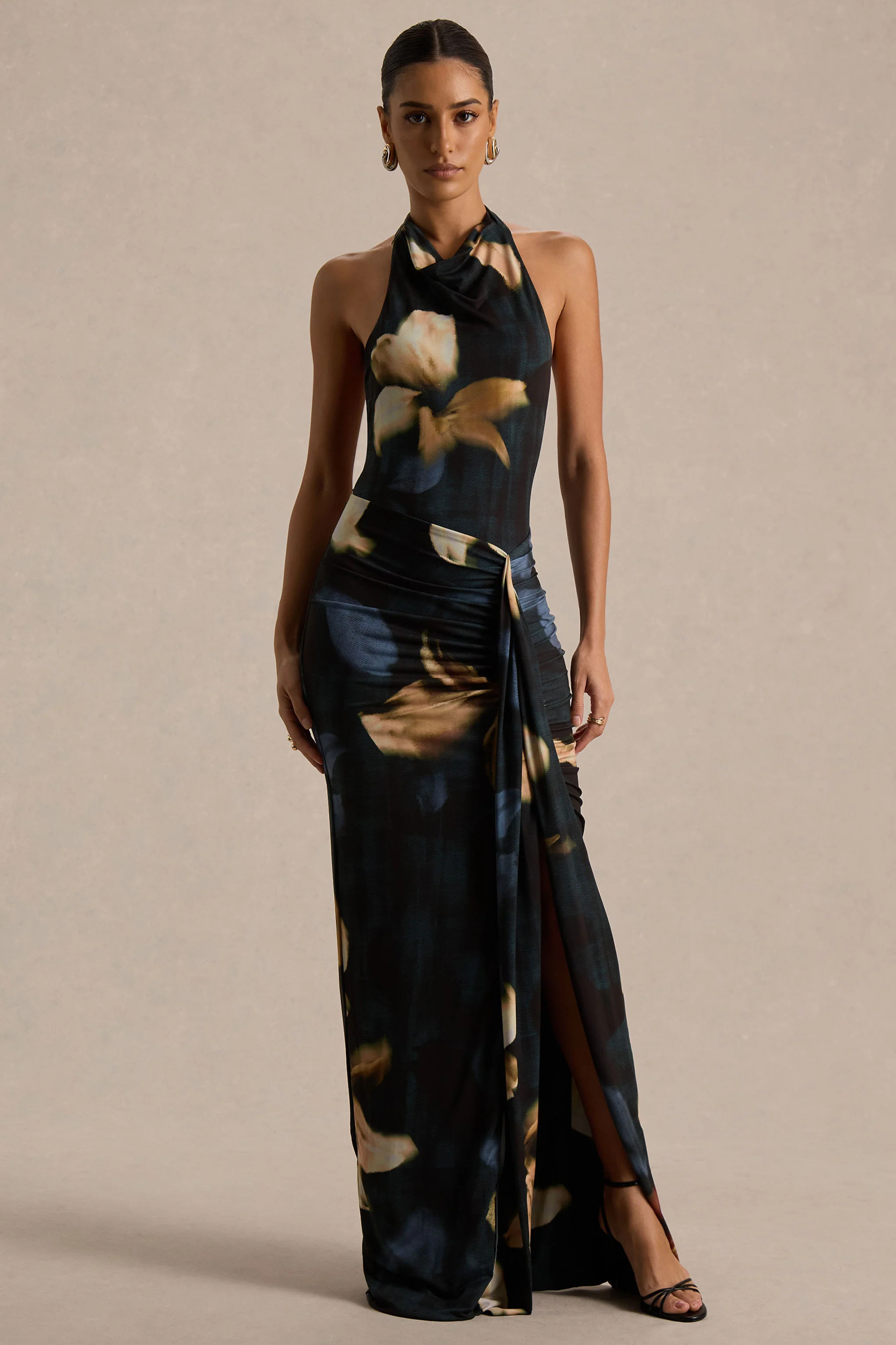 Sunflower | Dunkel fliederfarbenes Maxikleid mit hohem Kragen, Schlitz und Print