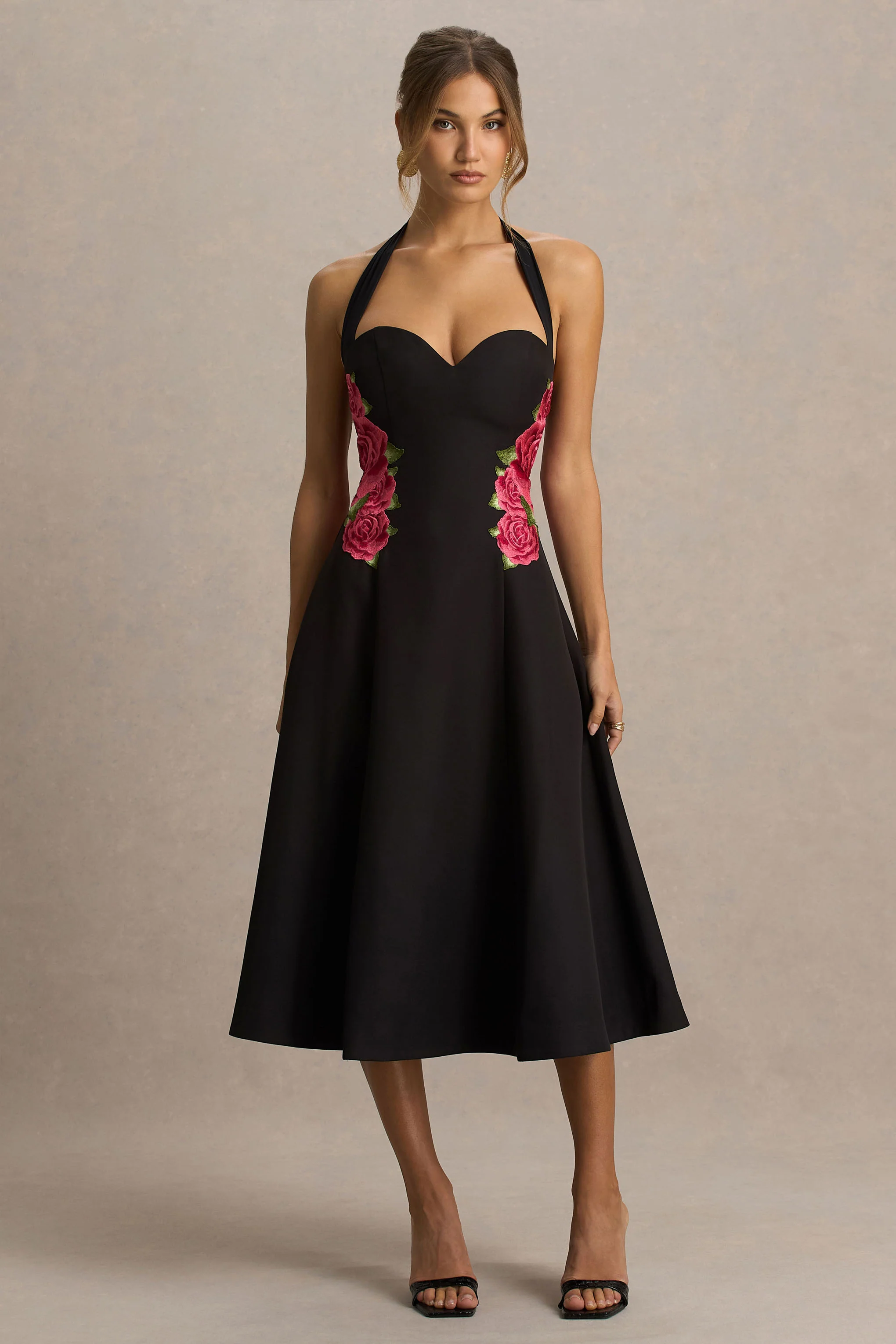 Tillie | Schwarzes Midikleid mit Neckholder und Stickereidetails - Image 4