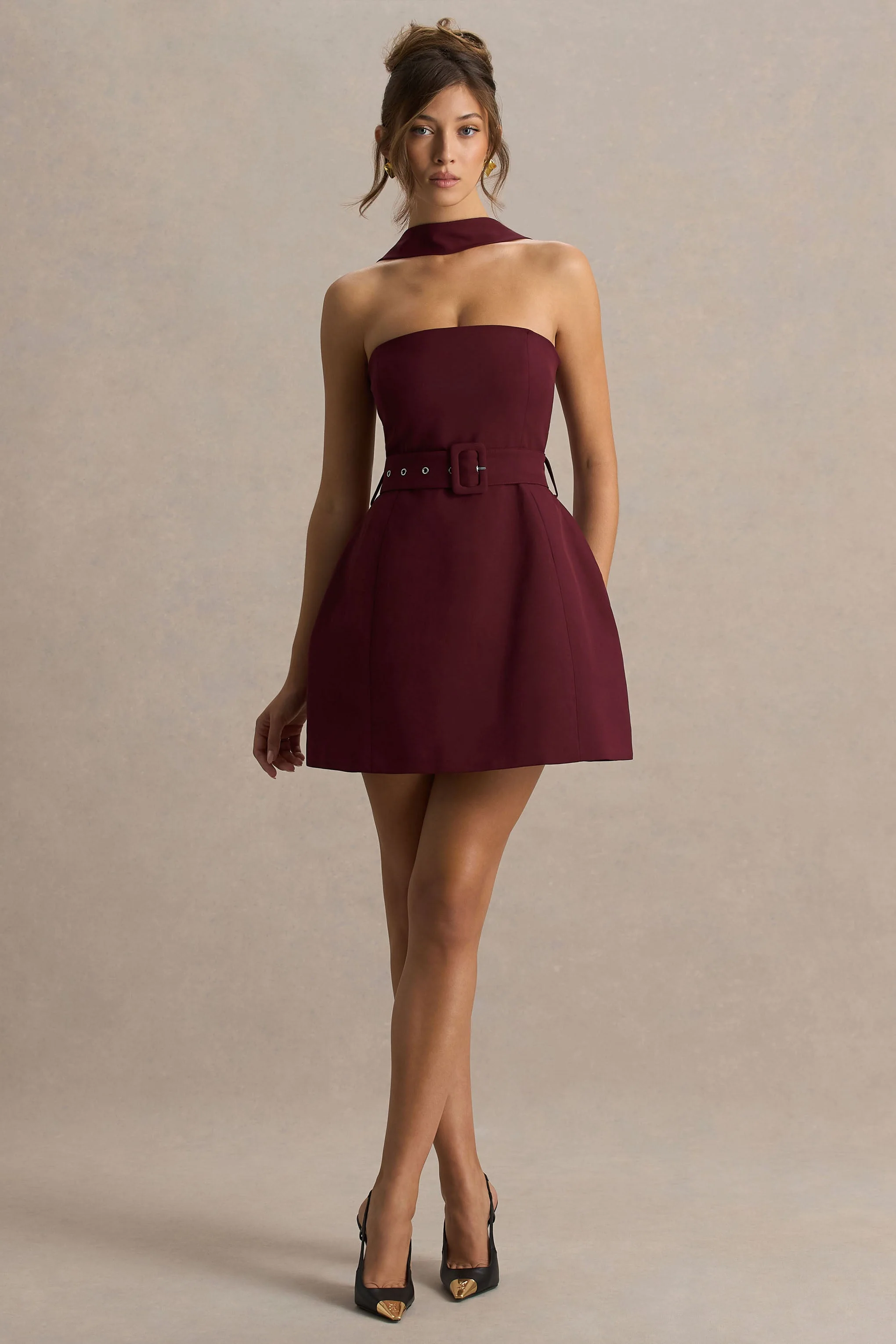 Timberly | Burgunderfarbenes, tailoriertes Minikleid mit hohem Kragen - Image 3