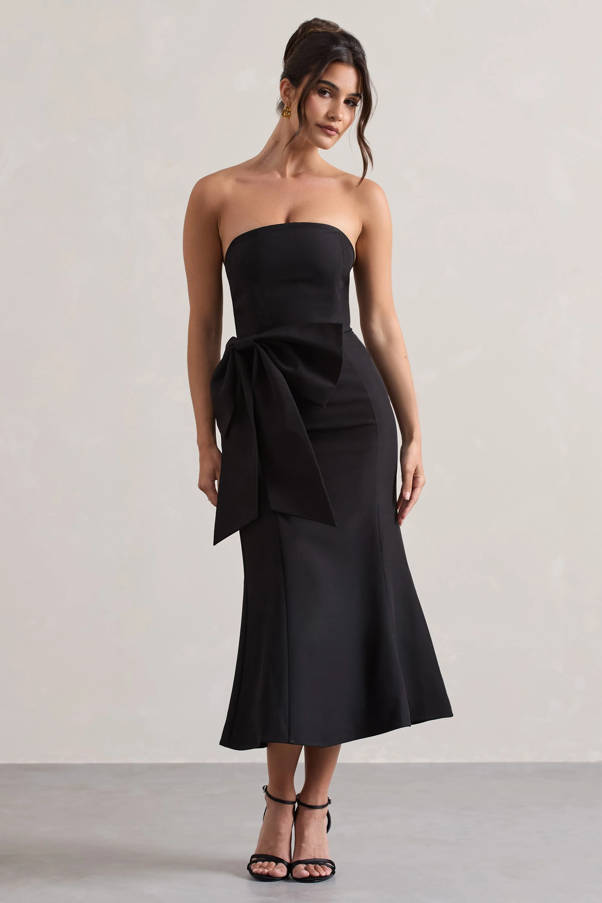 To Me | Schwarzes Bandeau-Midikleid mit übergroßer Schleife - Image 5