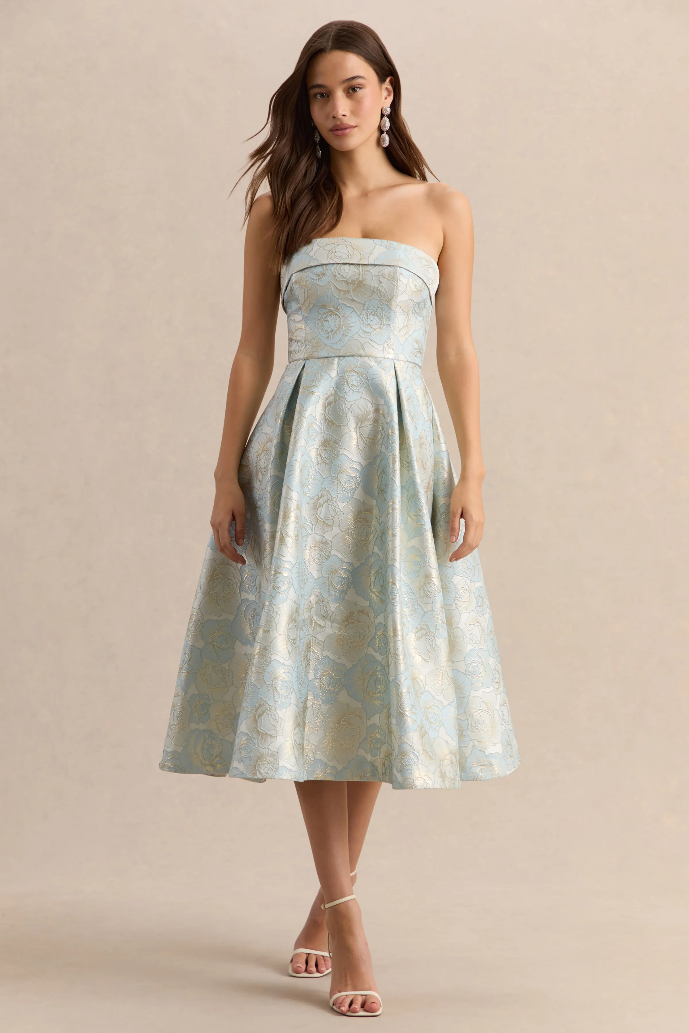 Tori | Puderblaues Bandeau-Midikleid aus Jacquard mit Skaterrock - Image 4