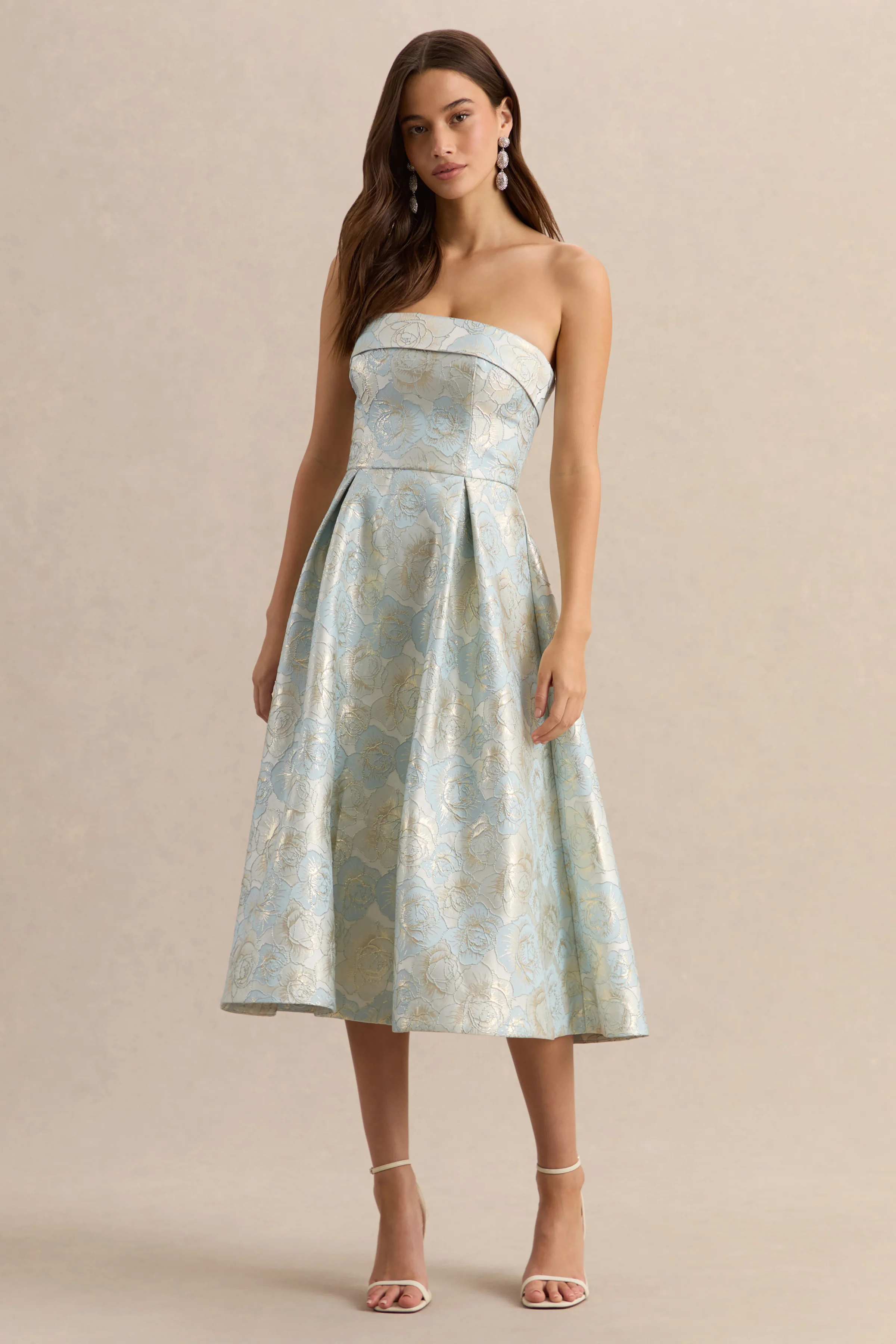 Tori | Puderblaues Bandeau-Midikleid aus Jacquard mit Skaterrock - Image 5