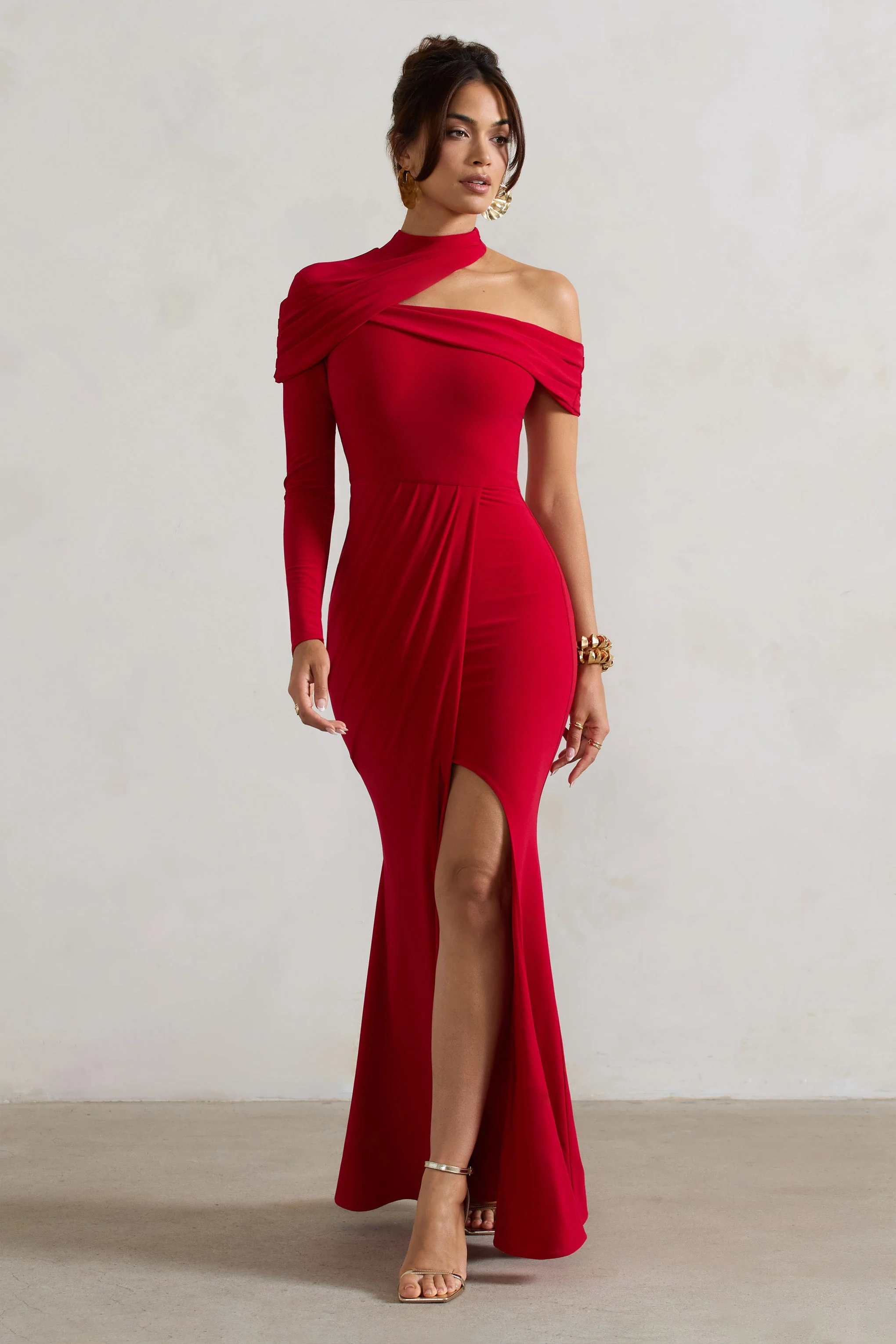 Tyla | Rotes asymmetrisches Maxi-Kleid mit hohem Kragen und Schlitz - Image 5
