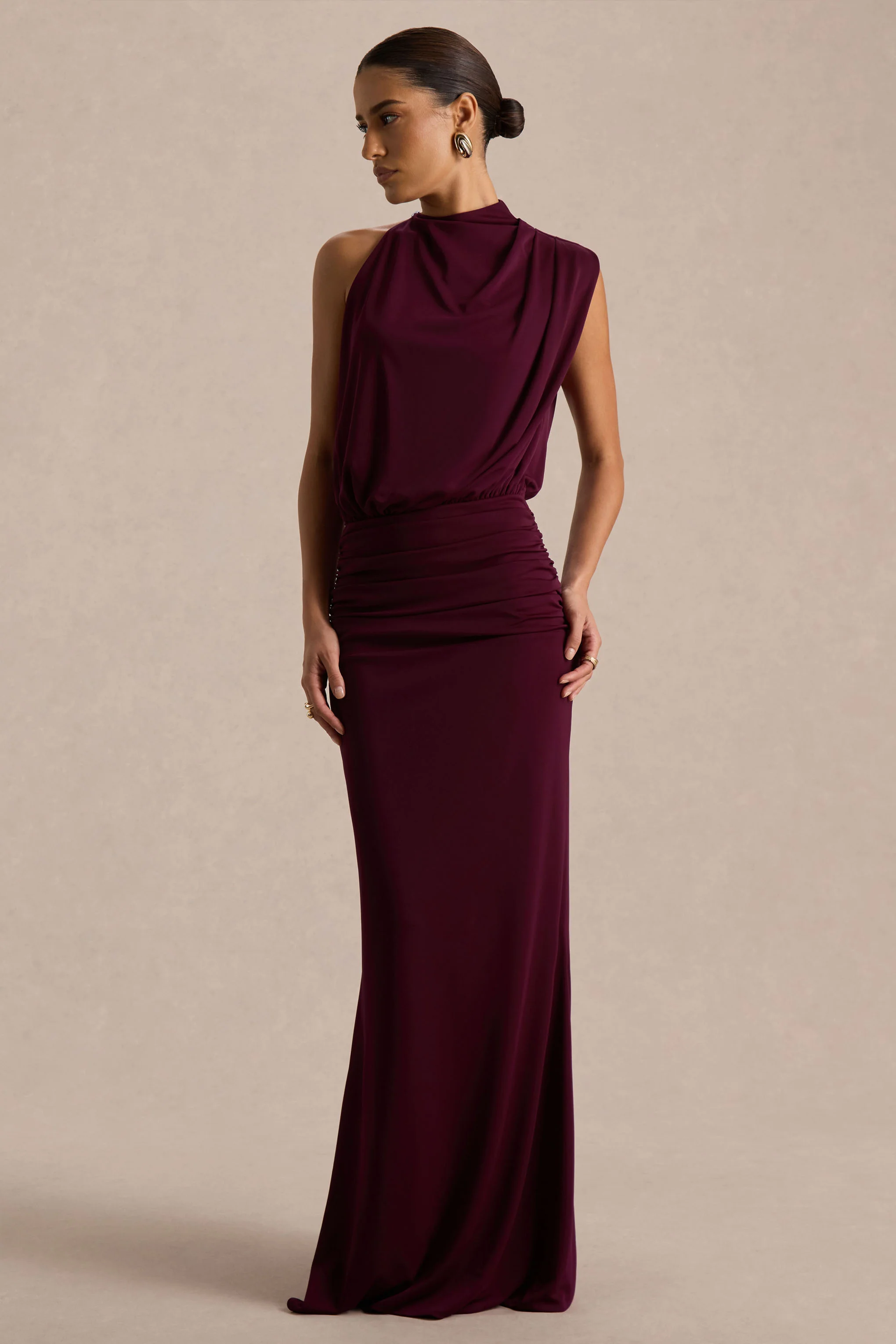 Umaira | Burgunderrotes Maxikleid mit hohem, asymmetrischem Ausschnitt - Image 5
