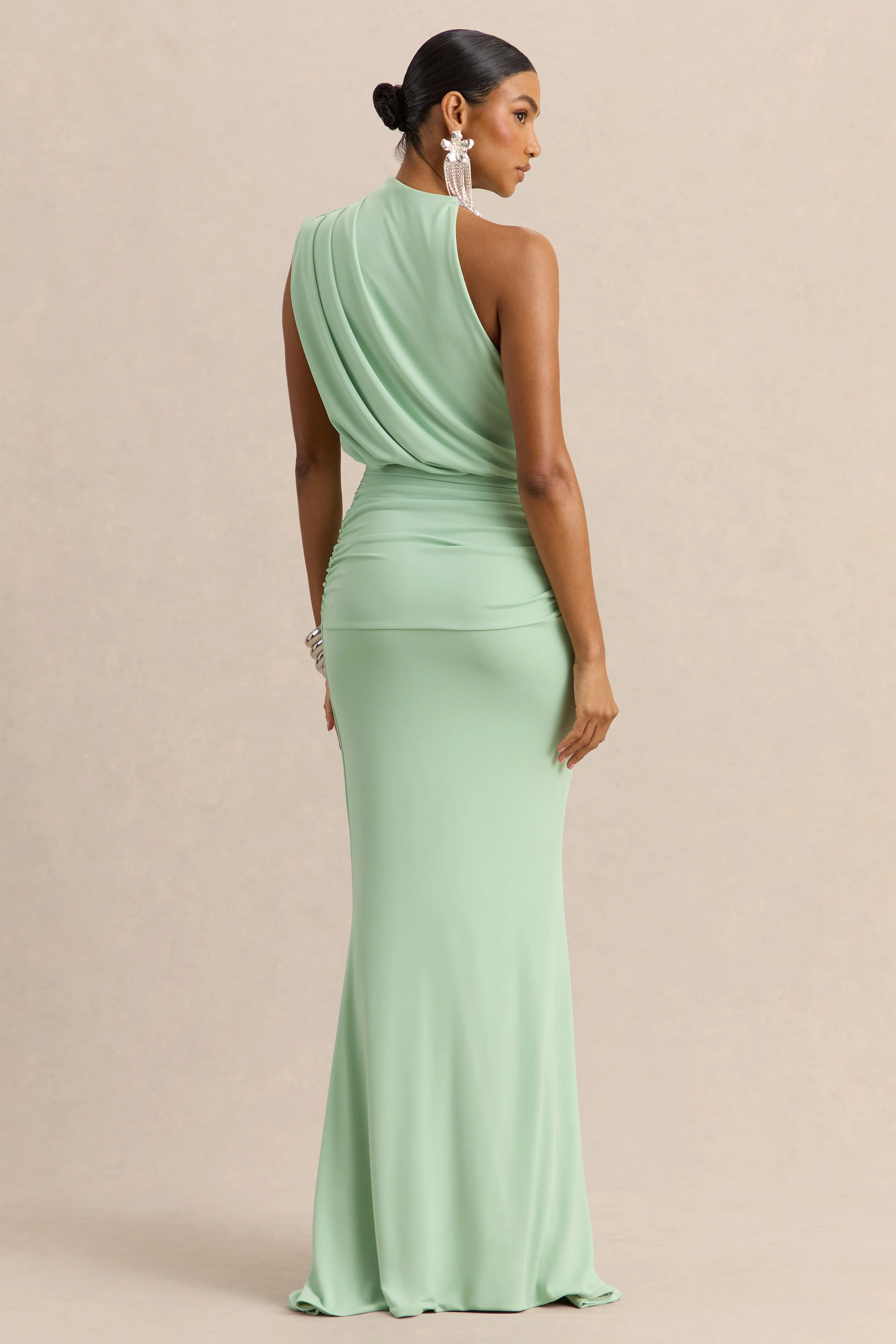 Umaira | Minzgrünes Maxikleid aus Jersey mit asymmetrischem hohem Ausschnitt - Image 2