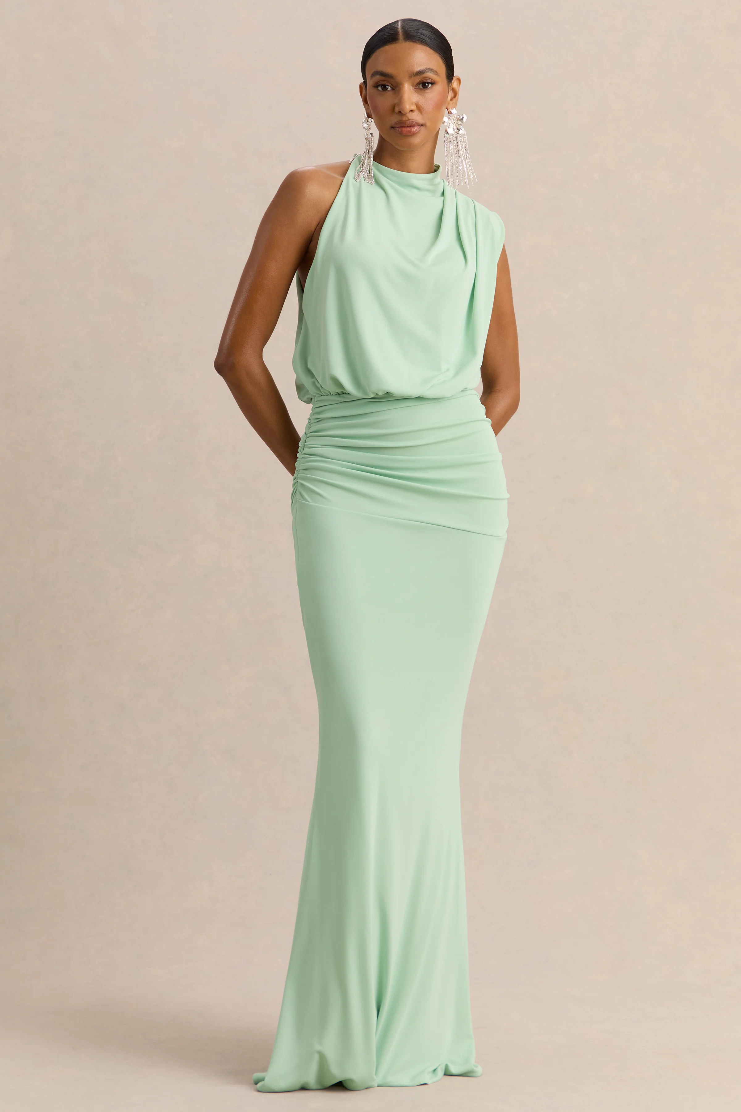Umaira | Minzgrünes Maxikleid aus Jersey mit asymmetrischem hohem Ausschnitt - Image 4