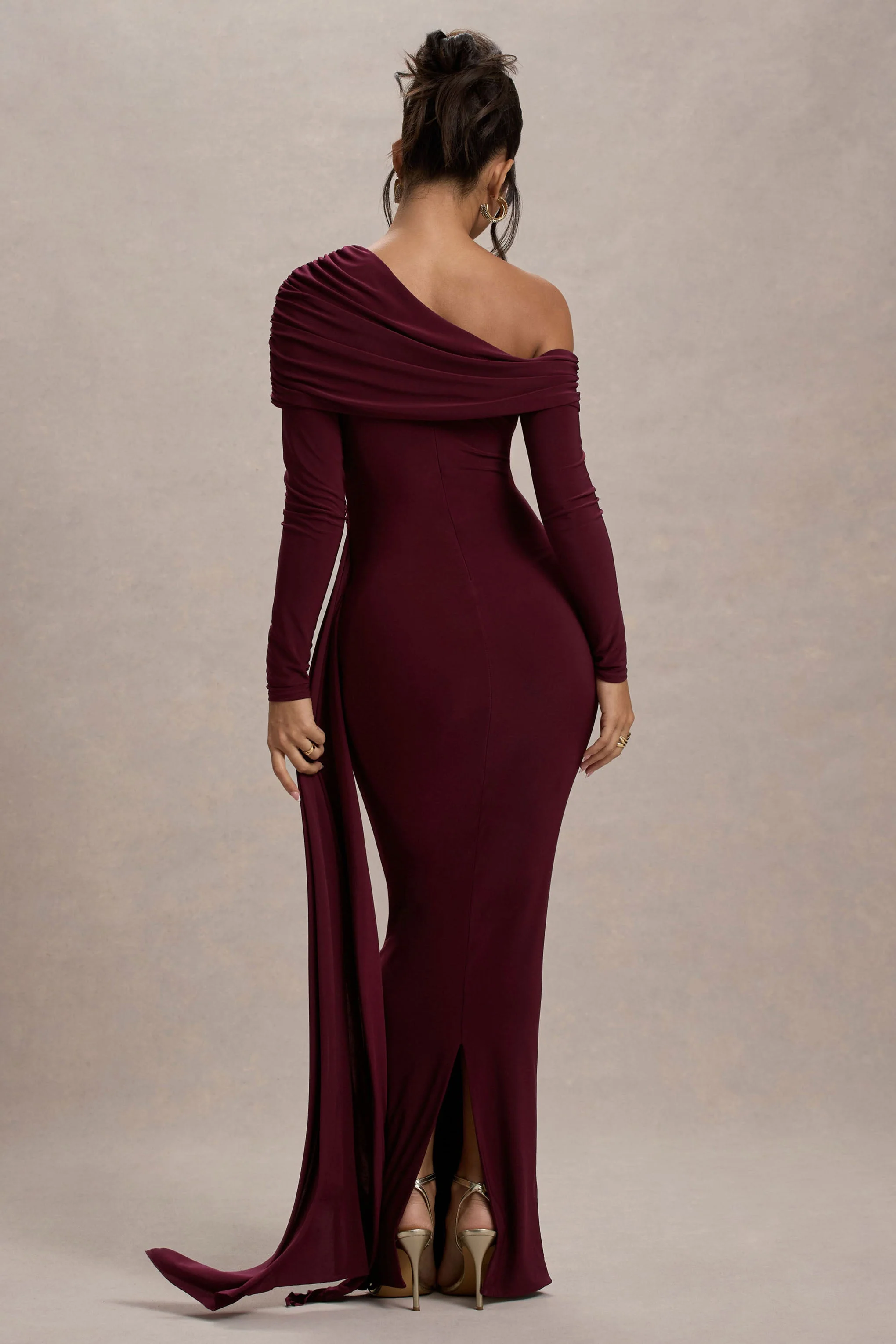 Valina | Burgunderrotes Maxikleid mit Raffungen, asymmetrischem Schnitt und Drapierung - Image 2