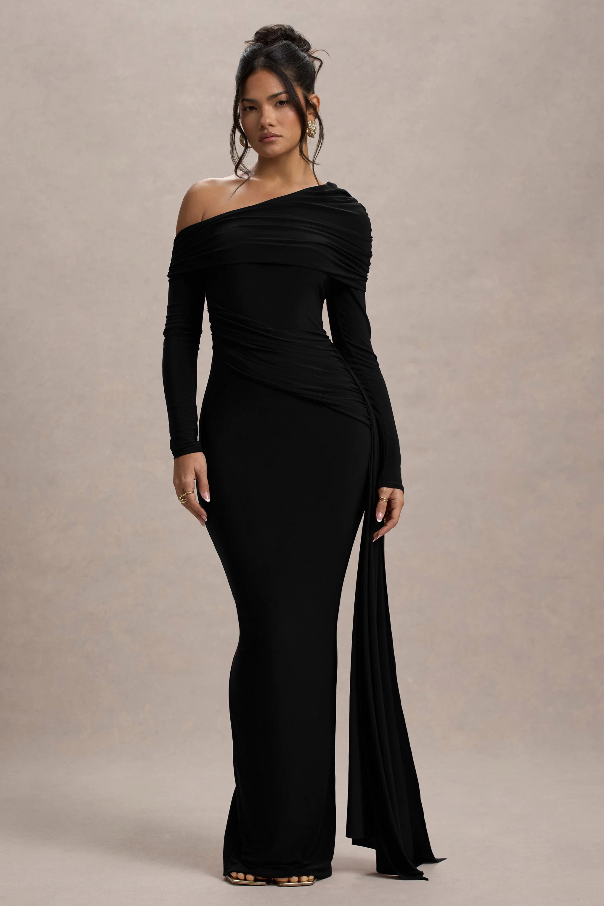Valina | Schwarzes asymmetrisches Maxikleid mit Raffung und Drapierung