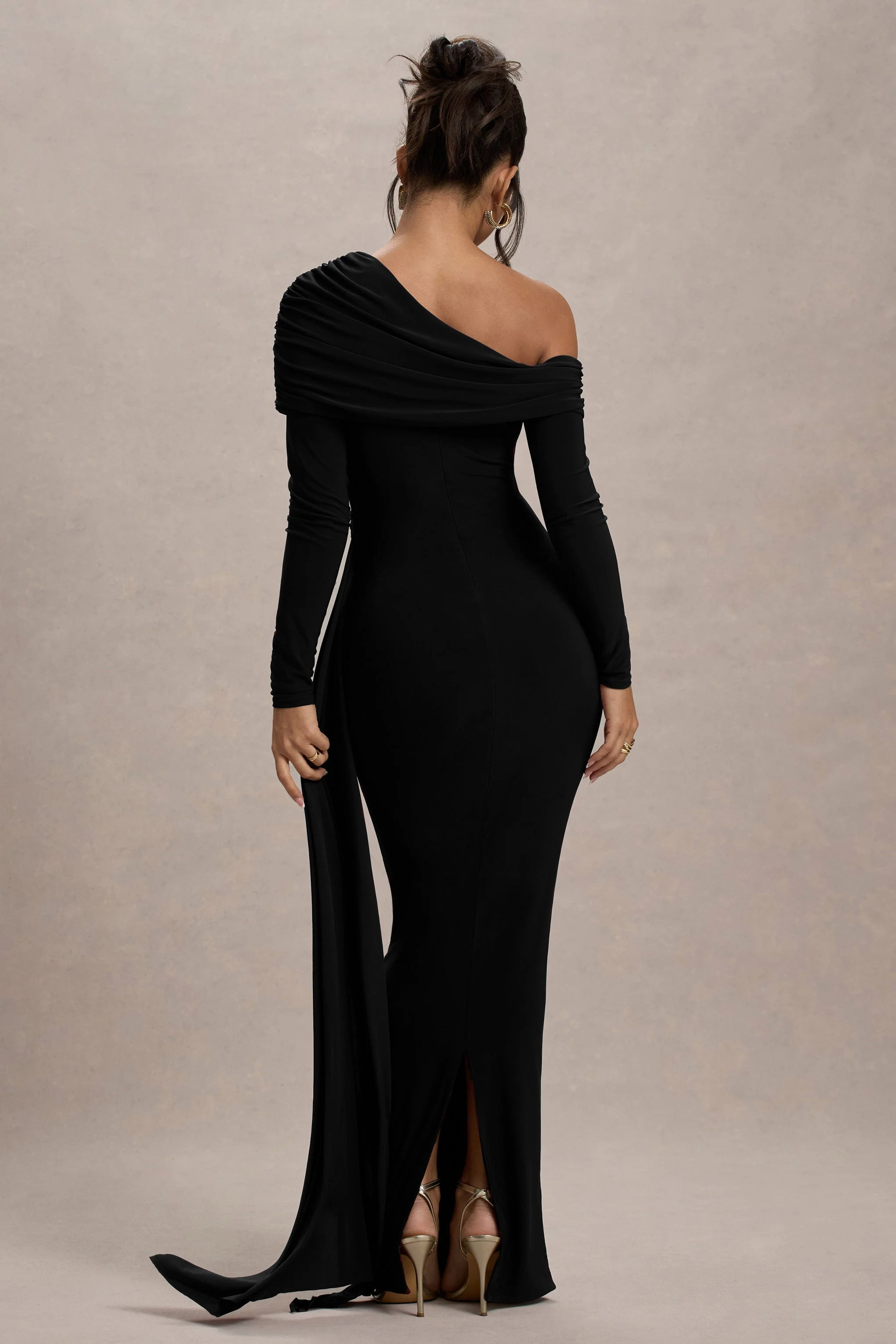 Valina | Schwarzes asymmetrisches Maxikleid mit Raffung und Drapierung - Image 2