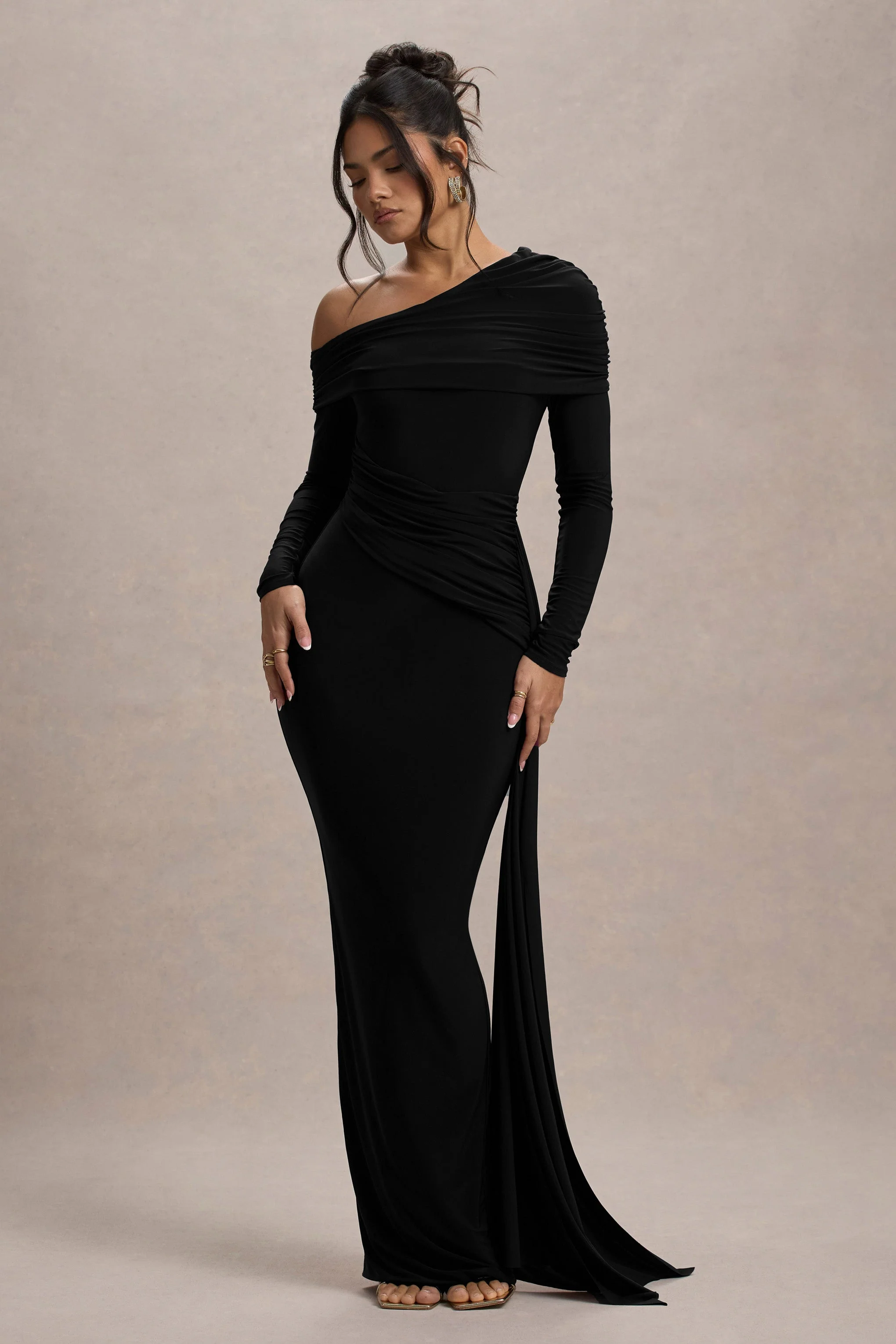 Valina | Schwarzes asymmetrisches Maxikleid mit Raffung und Drapierung - Image 6