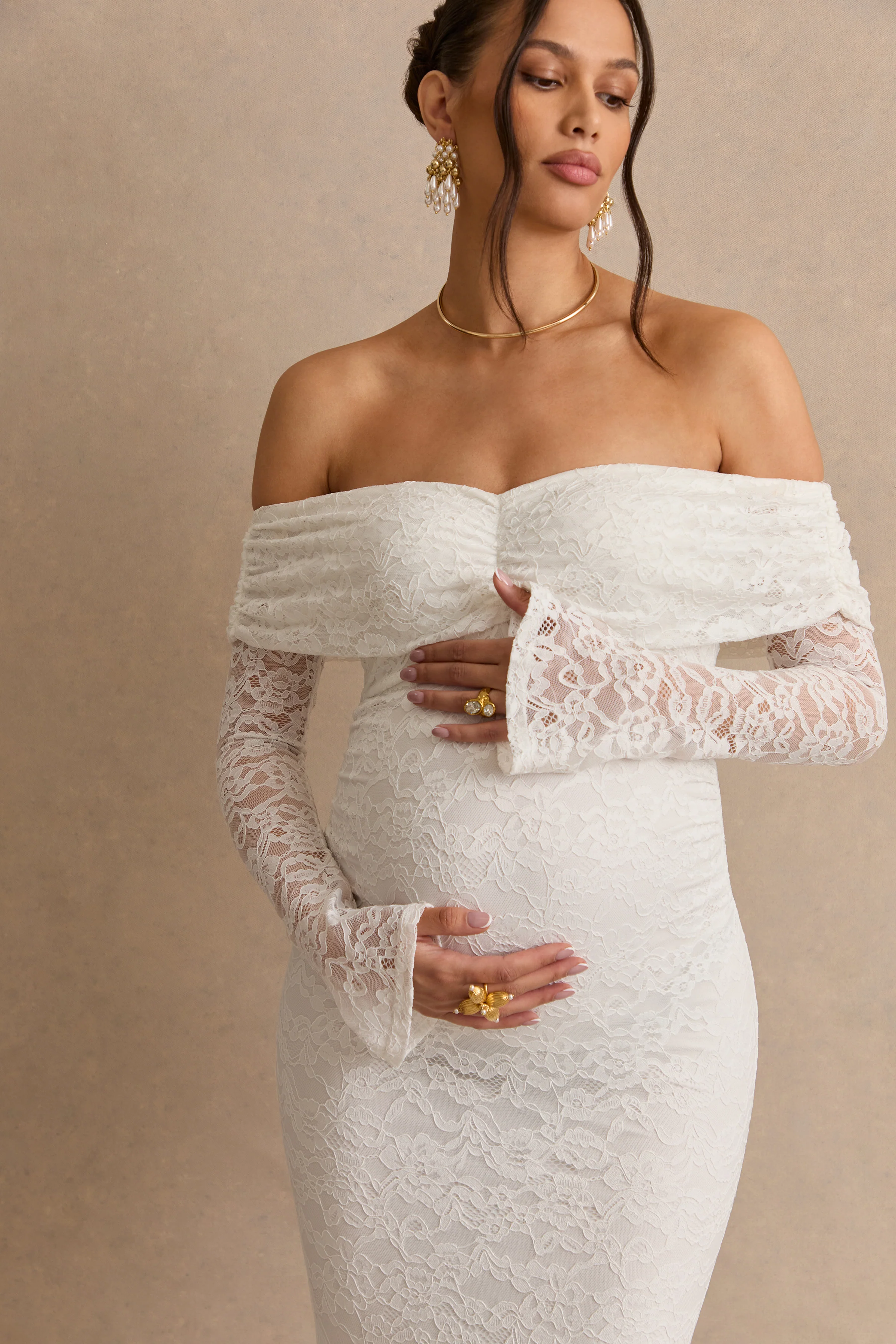 Valleria | Weißes Umstands-Maxikleid aus Spitze mit Bardot-Ausschnitt - Image 7