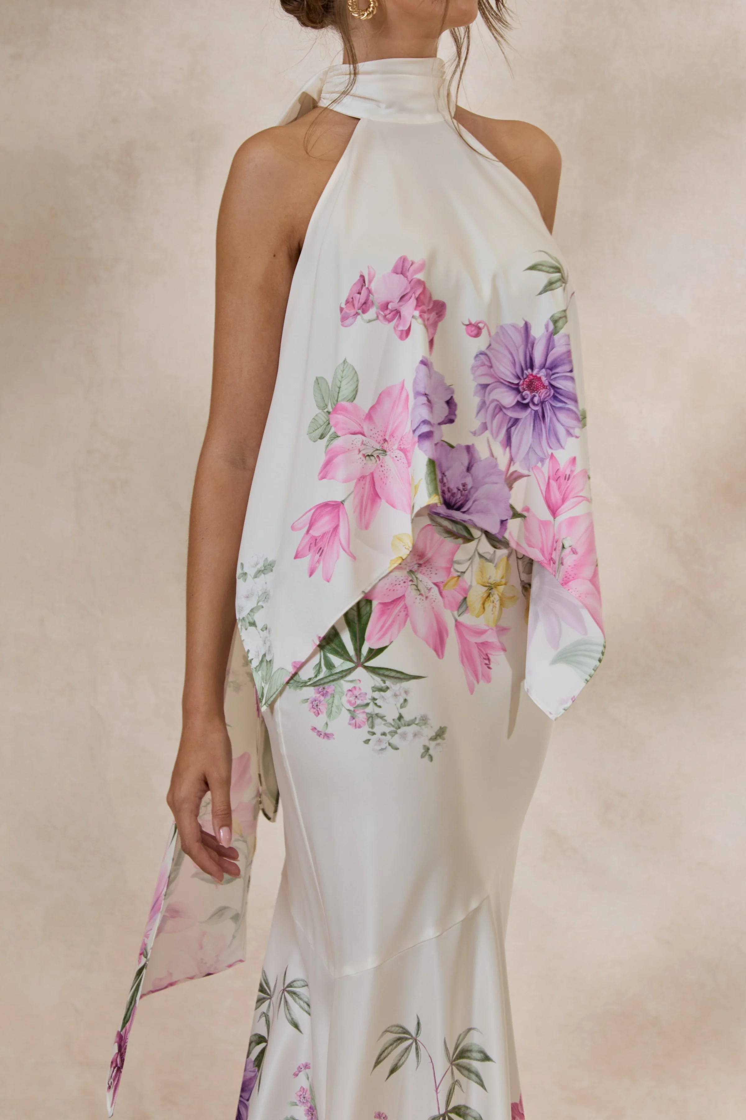 Vayla | Cremefarbener Maxirock aus mattem Satin mit Blumenprint und tief sitzender Taille - Image 4