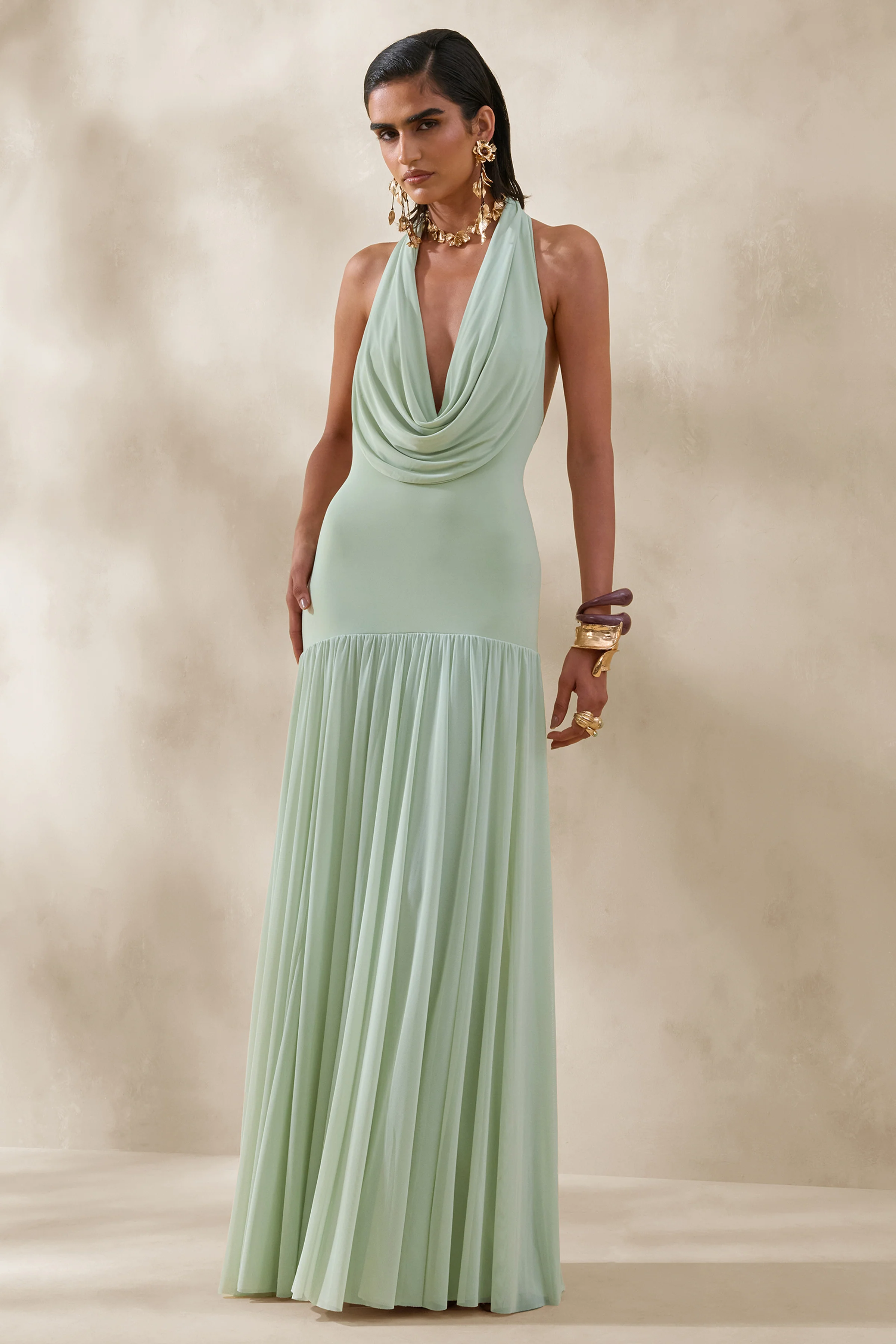 Verity | Grünes Maxikleid mit Wasserfall-Ausschnitt und transparentem Rock - Image 5