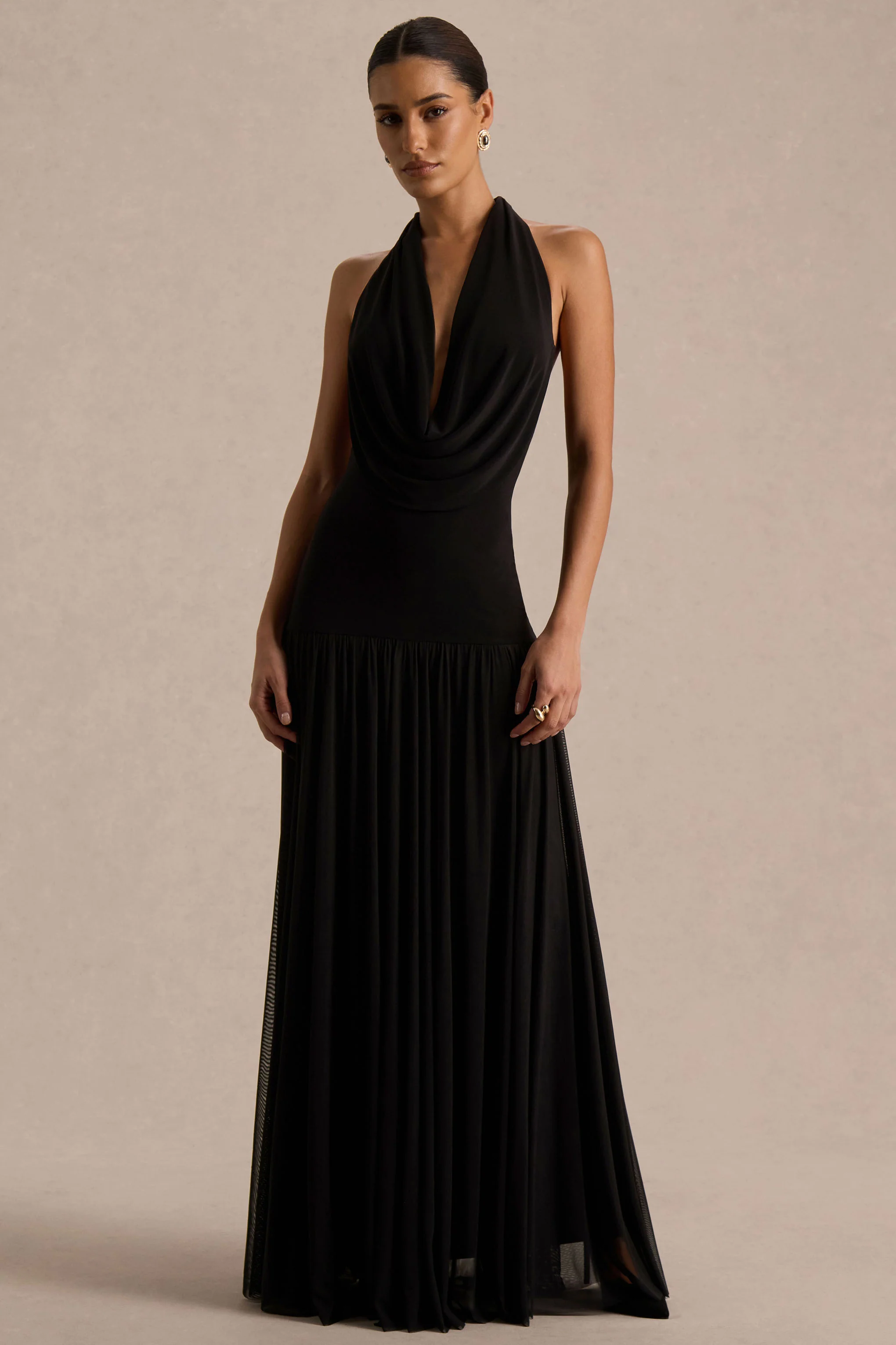 Verity | Schwarzes Maxikleid mit Wasserfall-Ausschnitt und transparentem Rock - Image 5