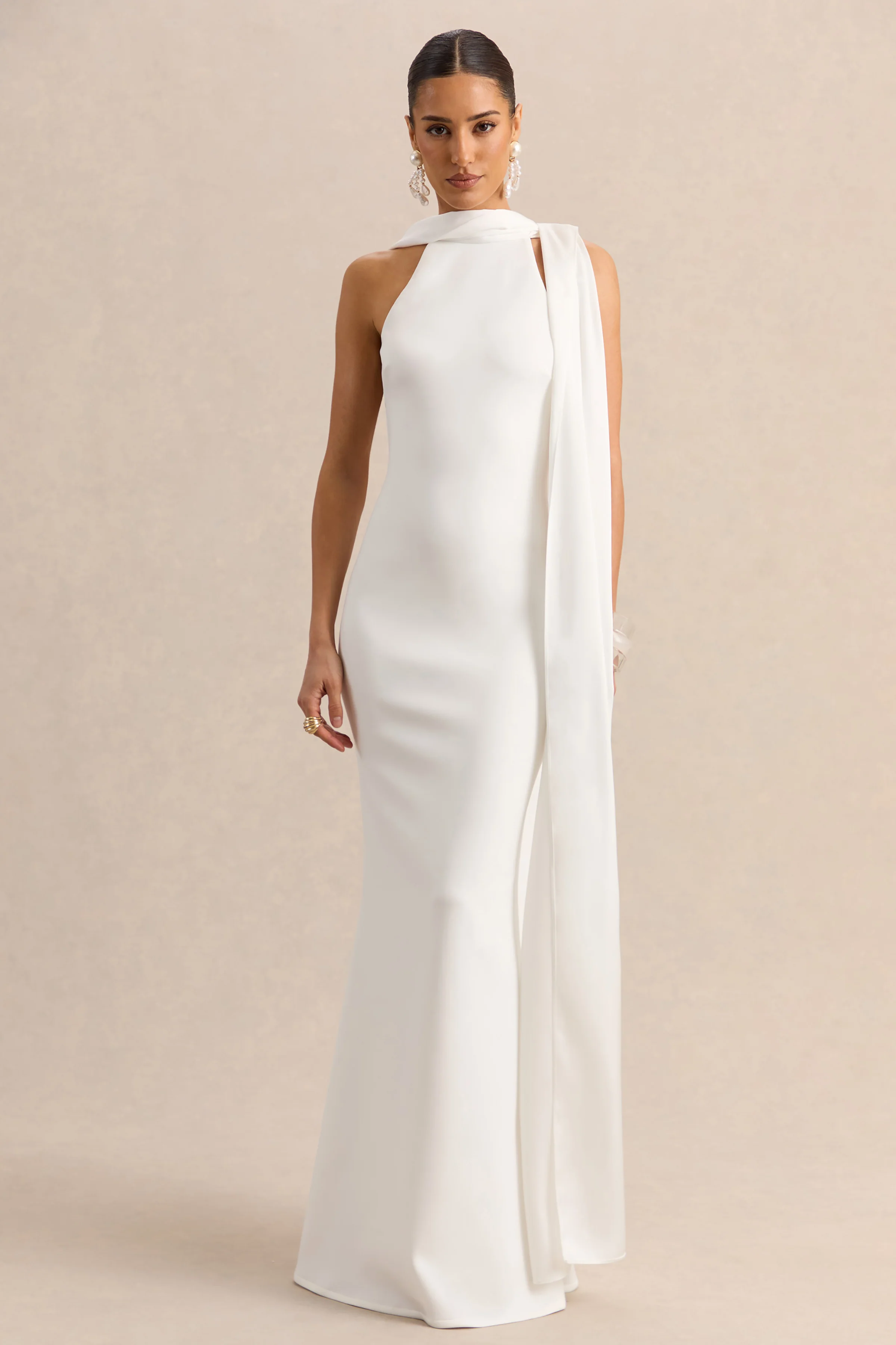 Vionette | Weißes Maxikleid mit hohem Ausschnitt und Schal