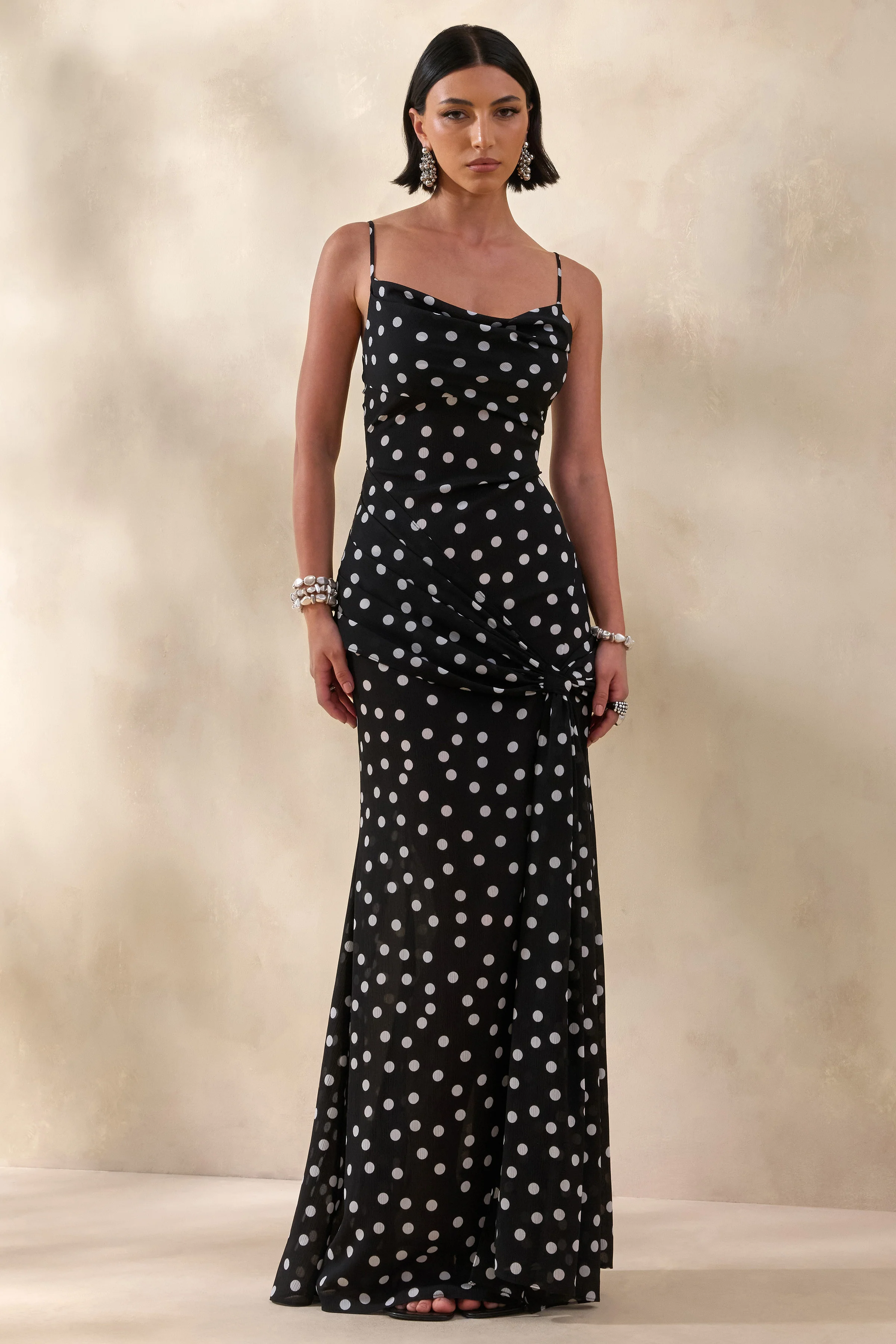 Virtue | Transparentes schwarz-weißes Maxikleid mit Wasserfall-Ausschnitt und Schlitz