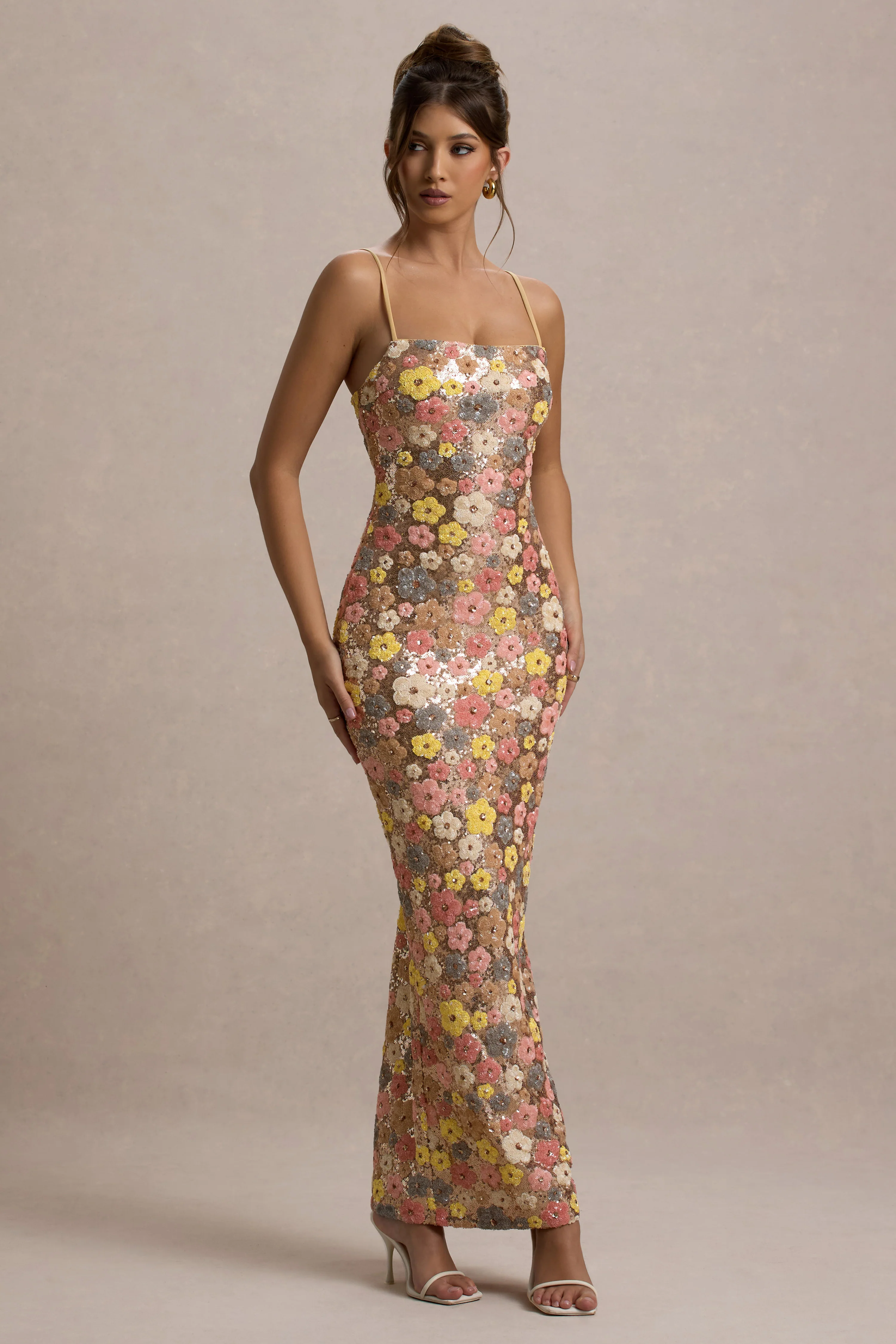 Vitora | Pastellfarbenes Maxikleid mit Blumenmuster, Paillettenverzierung und eckigem Ausschnitt - Image 5