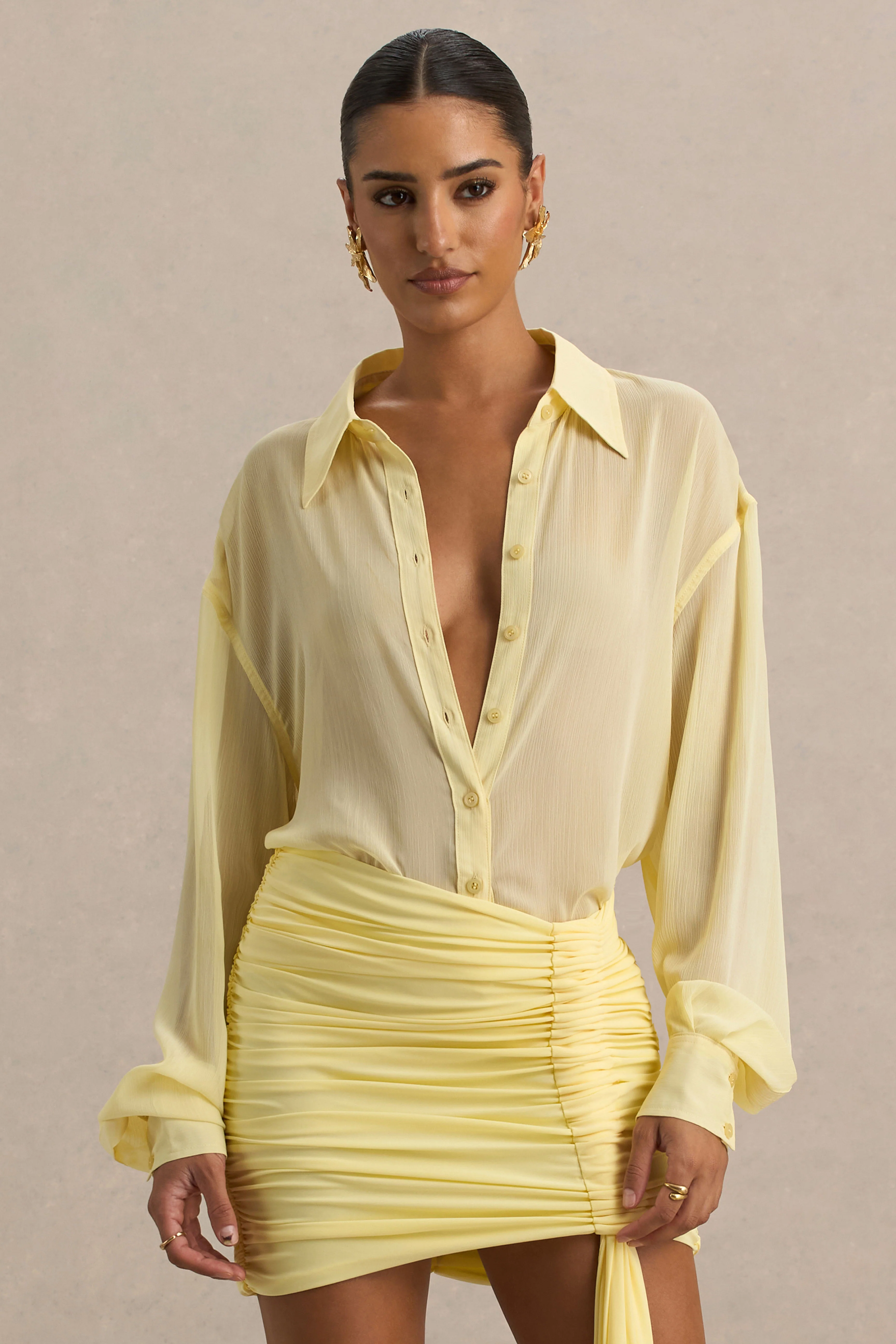 Zinna | Zitronenfarbene Bluse mit tiefem V-Ausschnitt