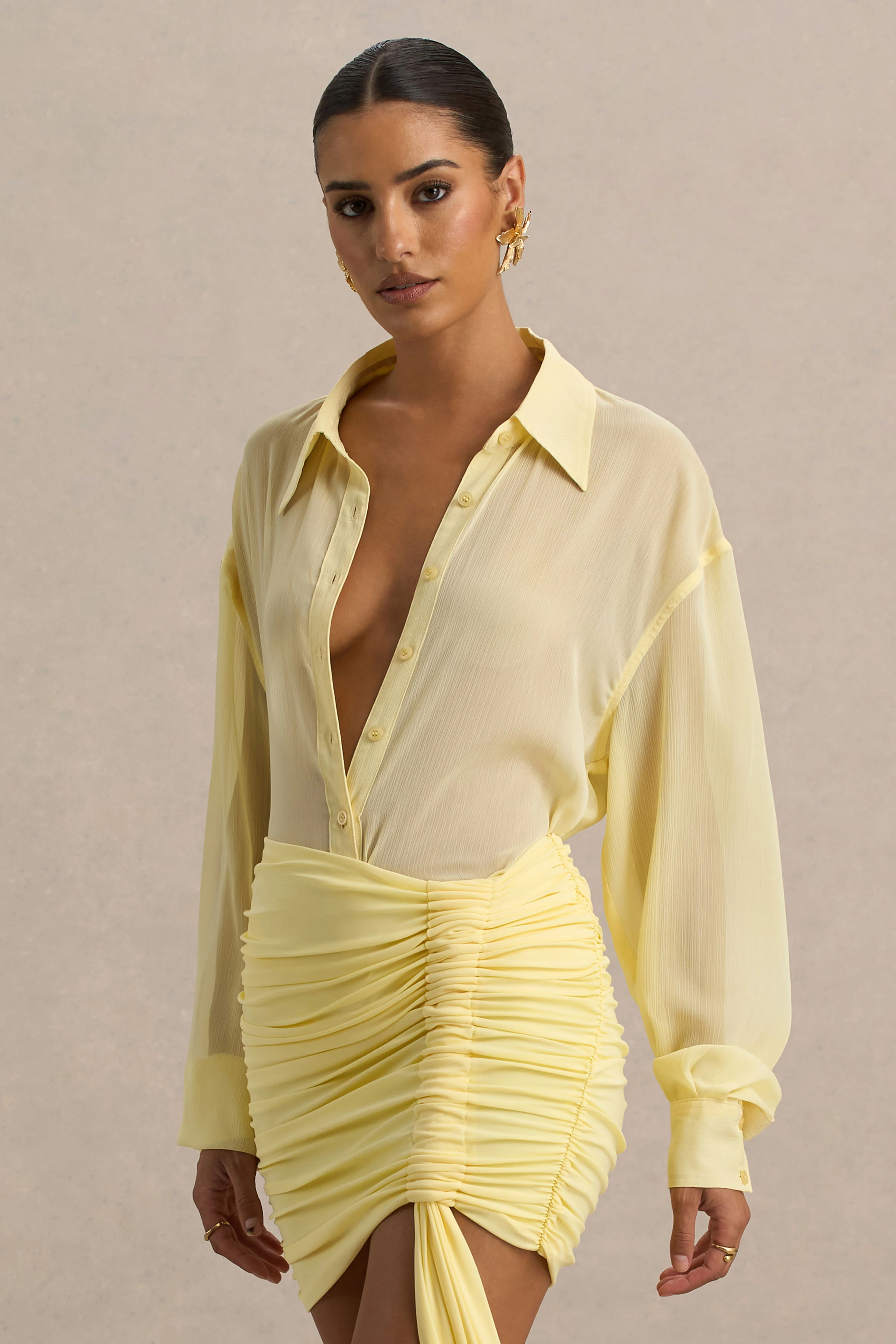 Zinna | Zitronenfarbene Bluse mit tiefem V-Ausschnitt - Image 4