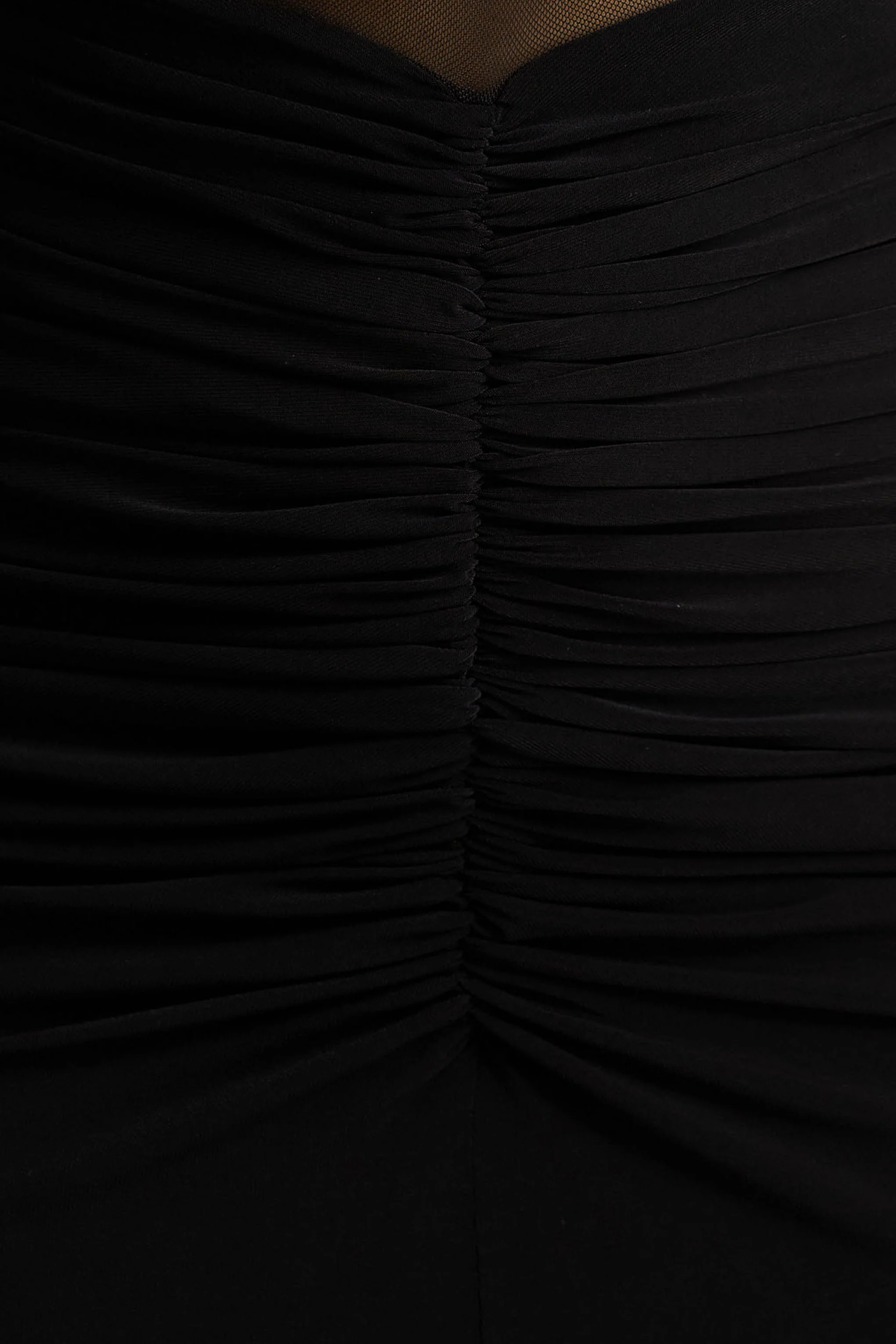 Zinnie | Schwarzes Maxikleid mit Cape-Ärmeln und Mesh-Einsatz - Image 6