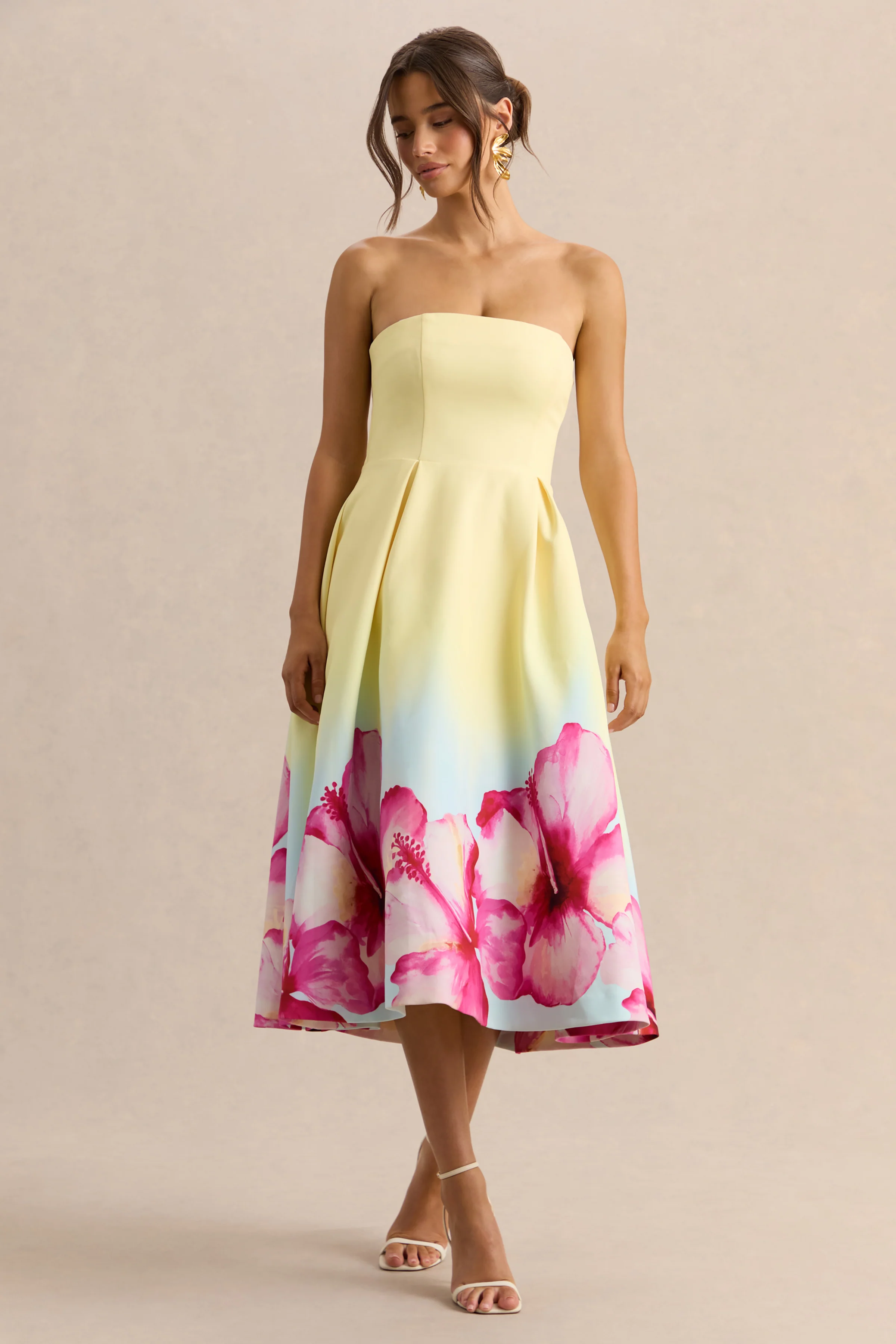 Zoya | Gelbes Midikleid mit Ombre Effekt, Lilienprint und Bandeau Ausschnitt