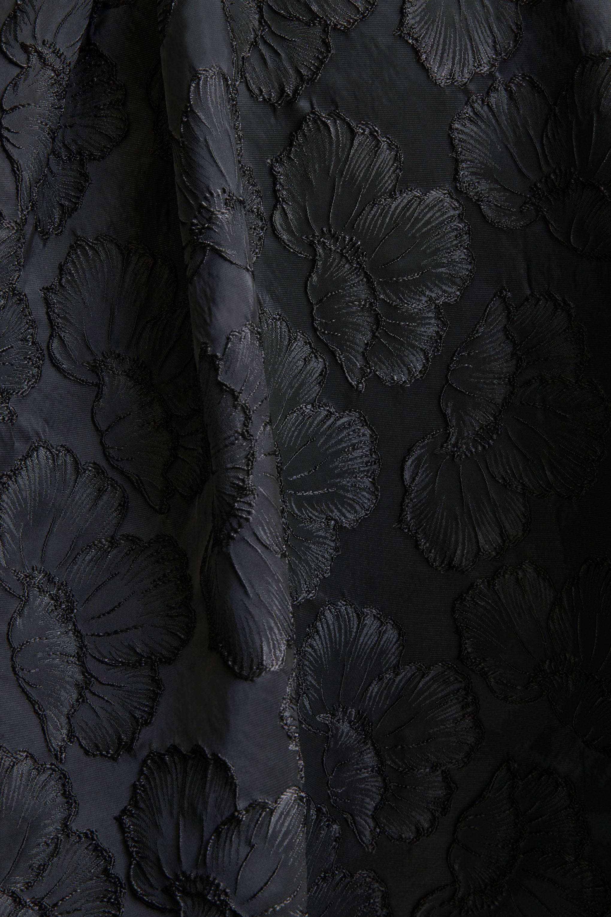Zuma | Schwarzes metallisches Jacquard schulterfreies Midikleid - Image 6